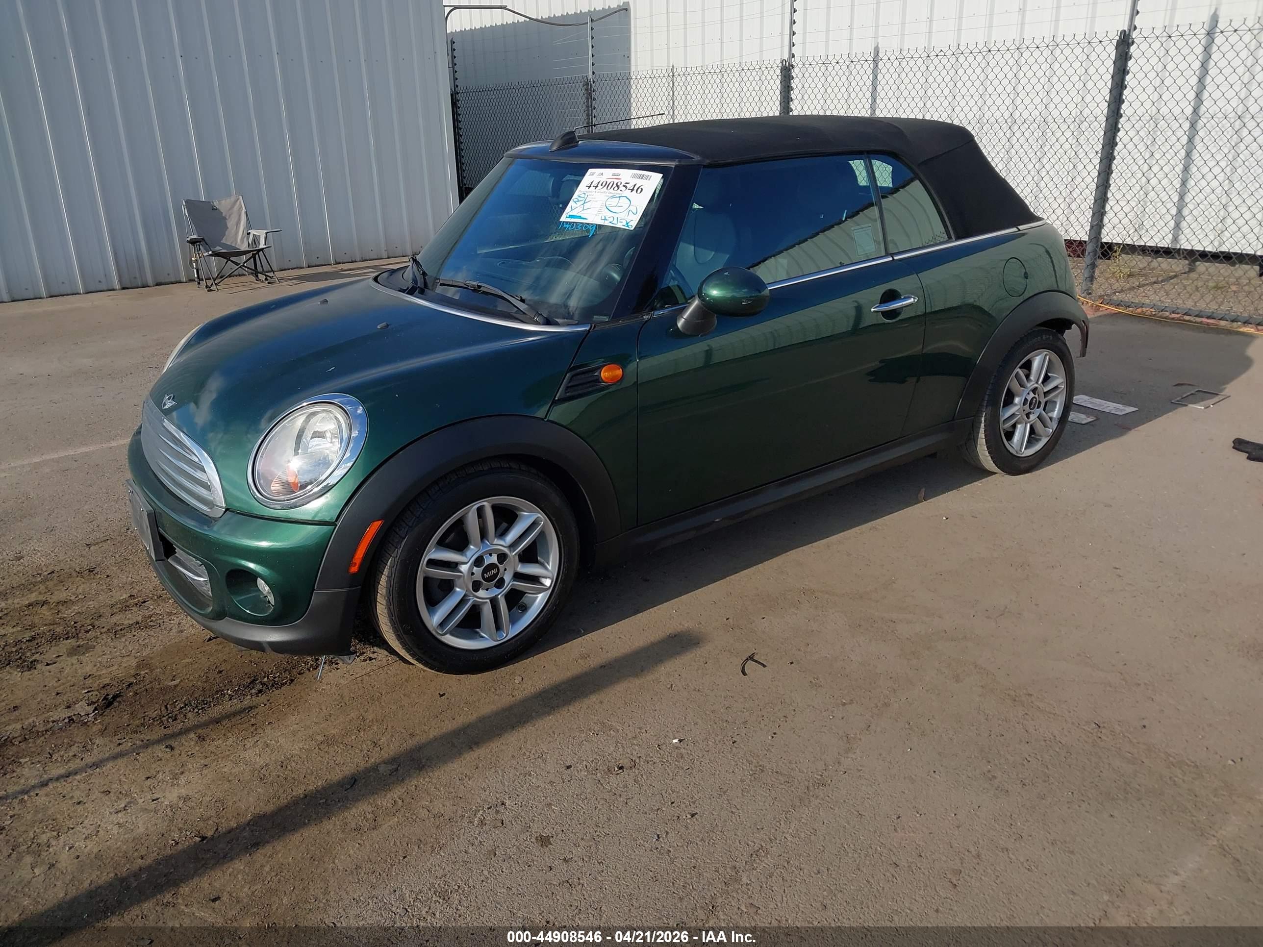 MINI CONVERTIBLE image 2