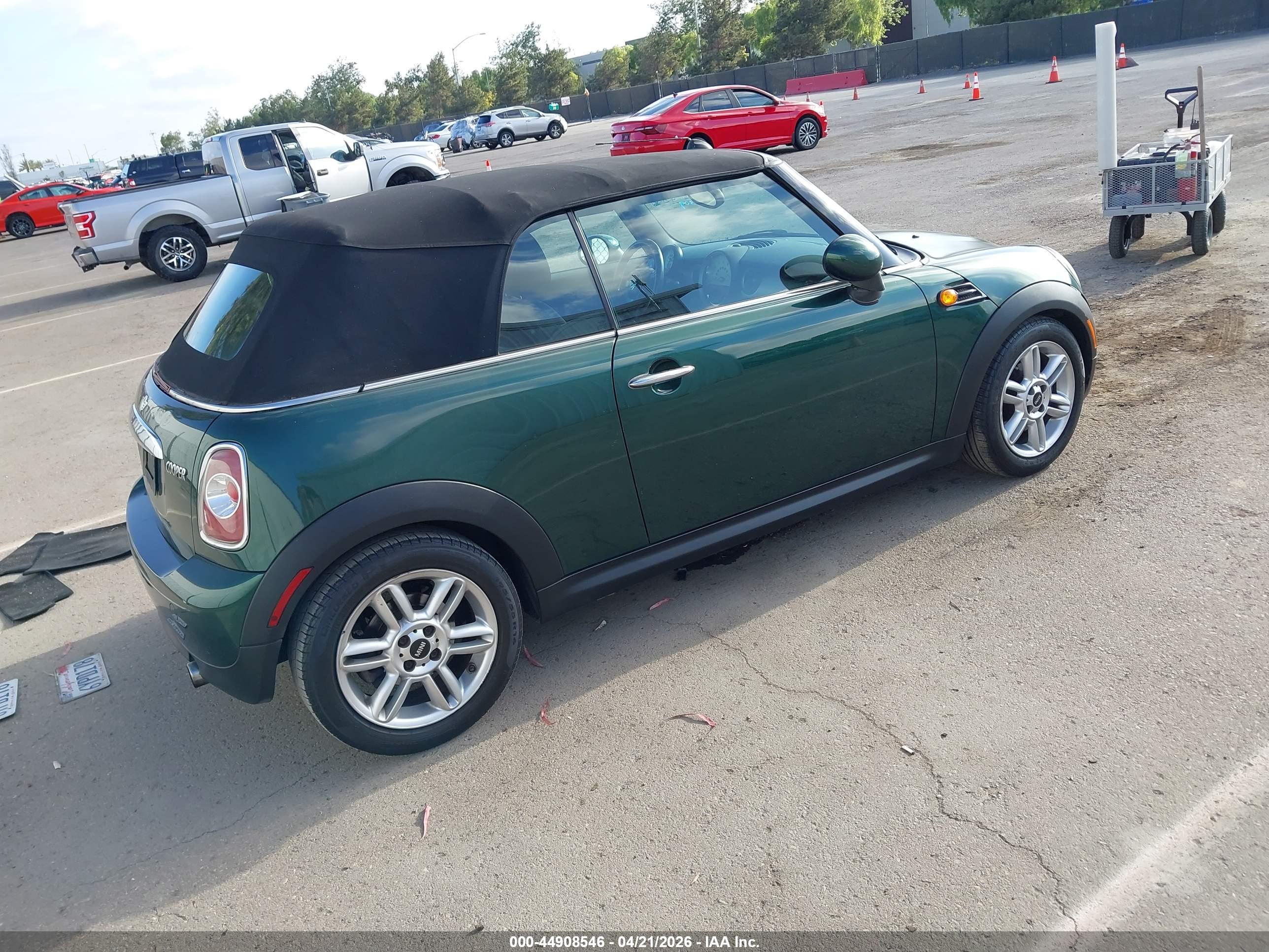 MINI CONVERTIBLE image 4