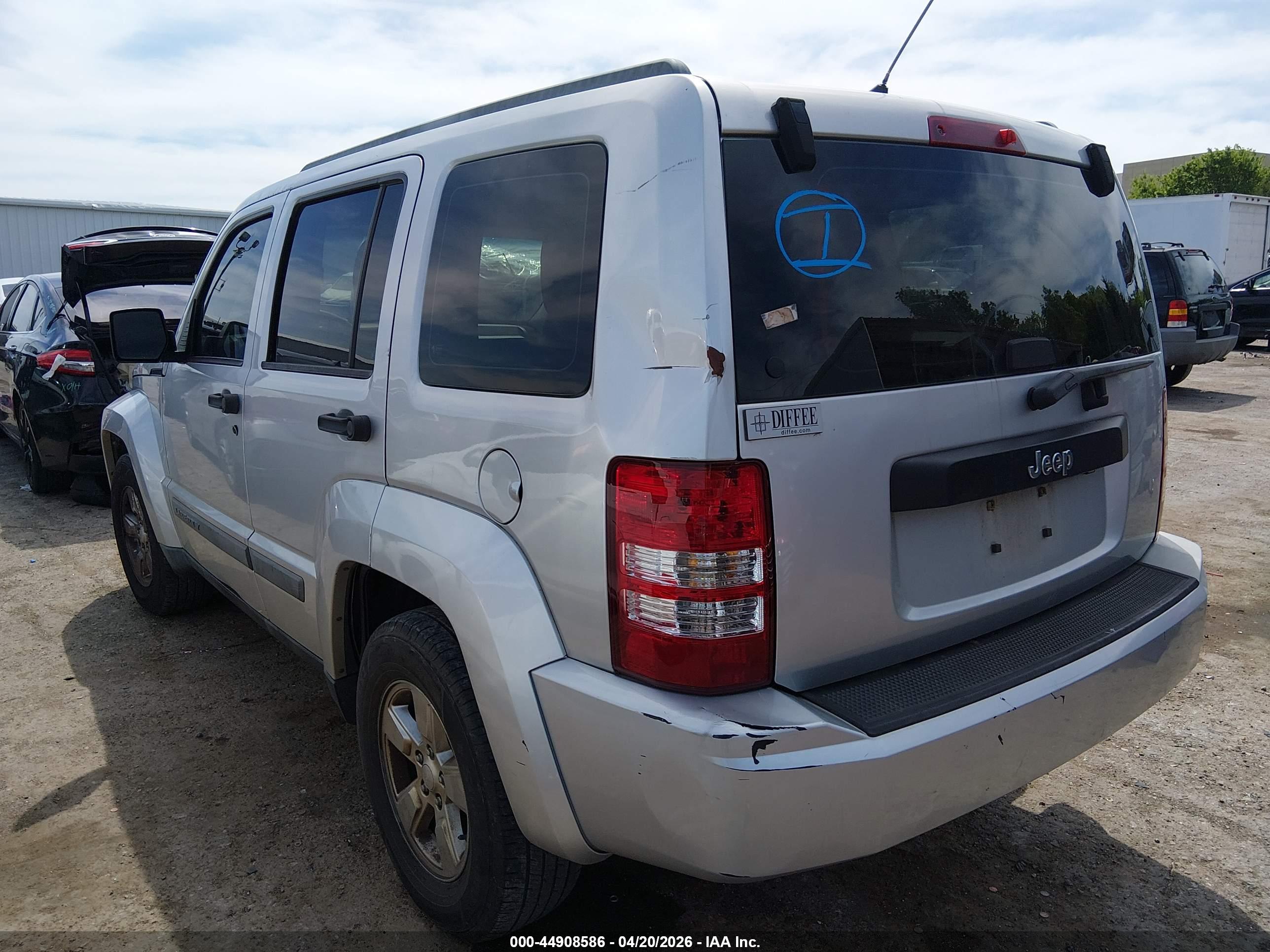JEEP LIBERTY image 3