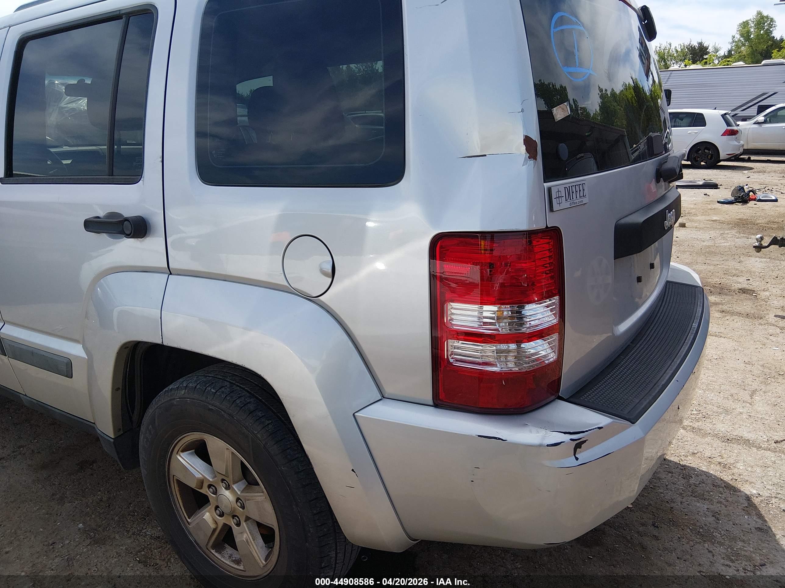 JEEP LIBERTY image 6