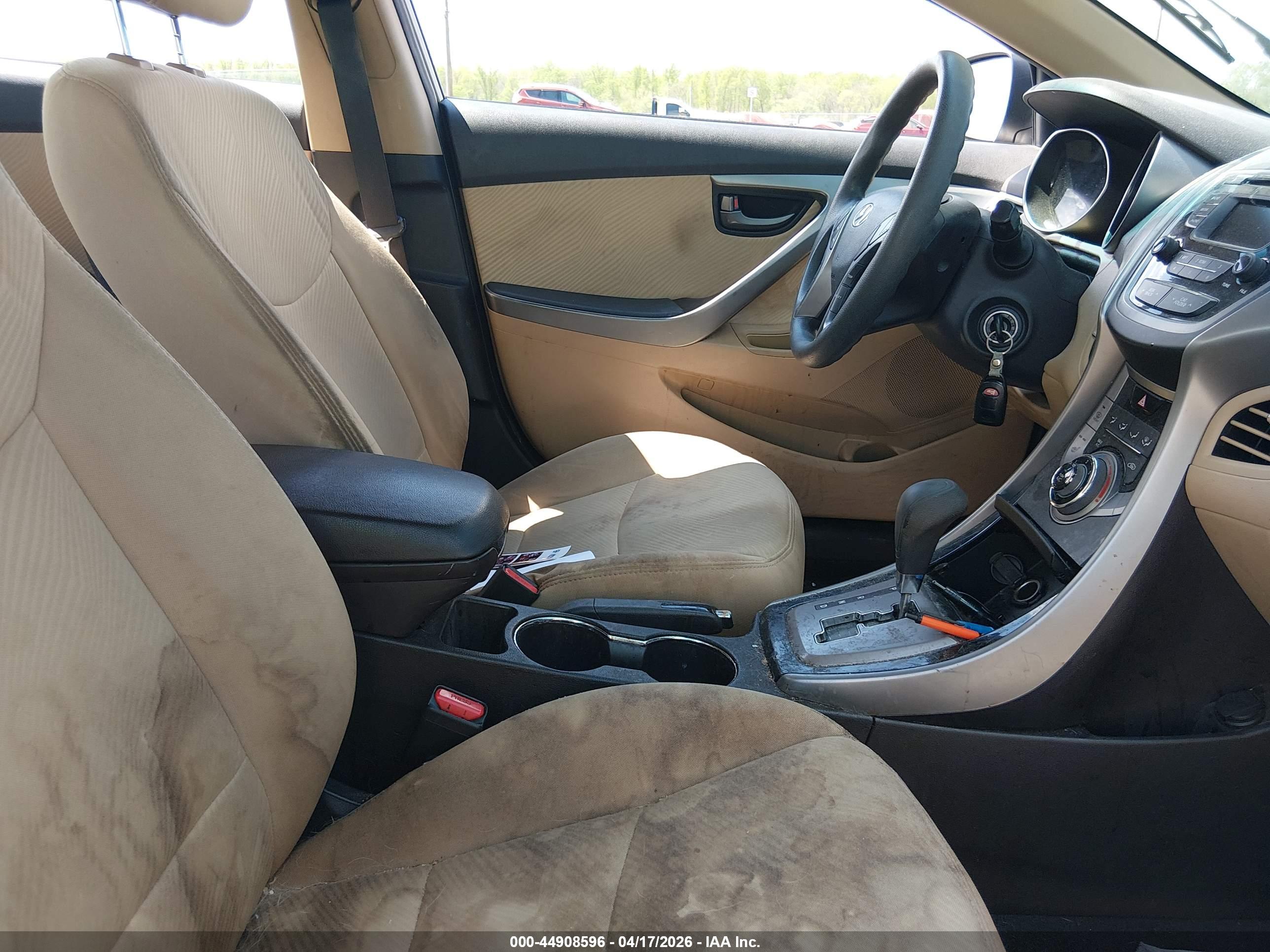 HYUNDAI ELANTRA image 5
