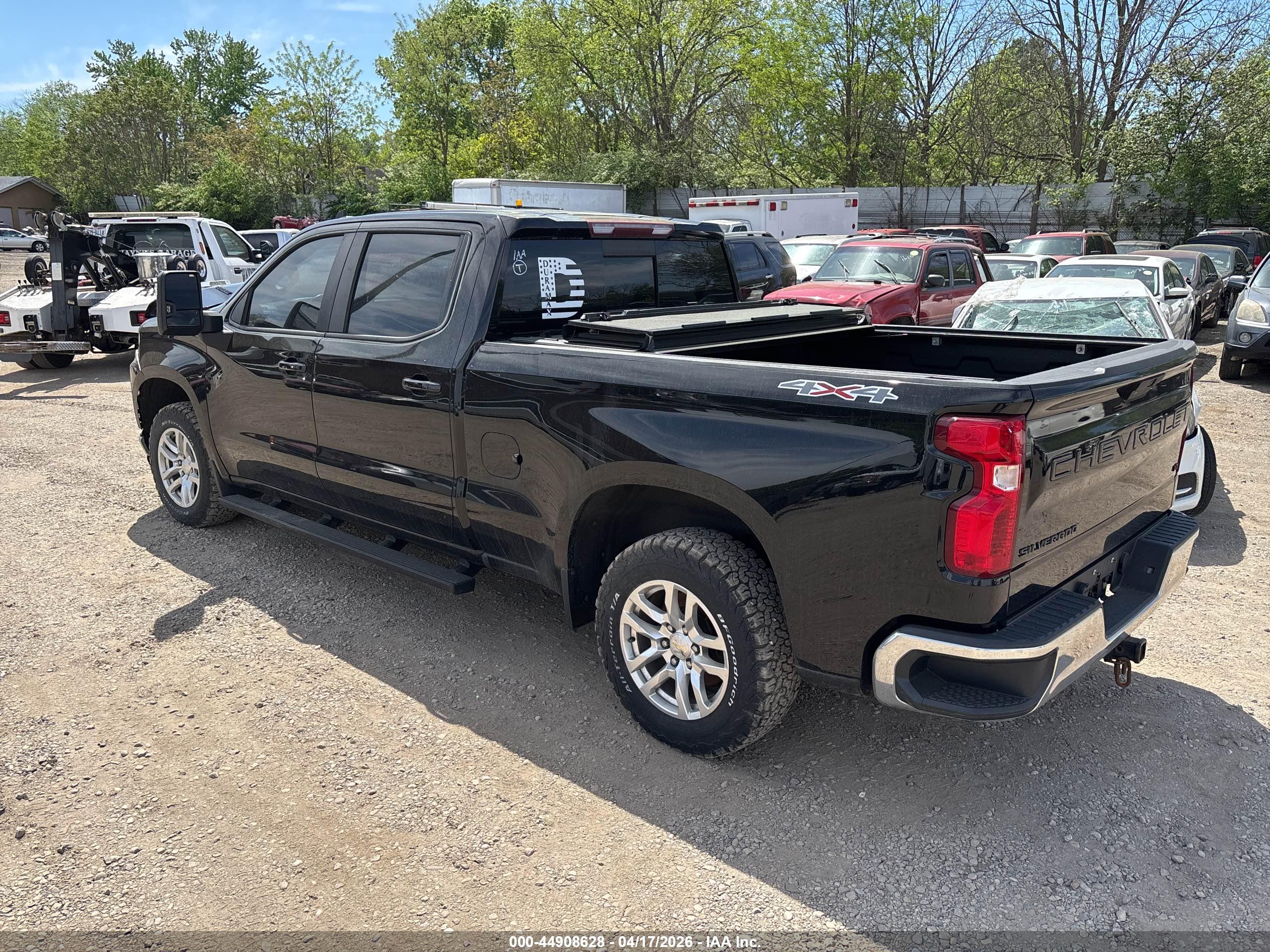 CHEVROLET SILVERADO image 3