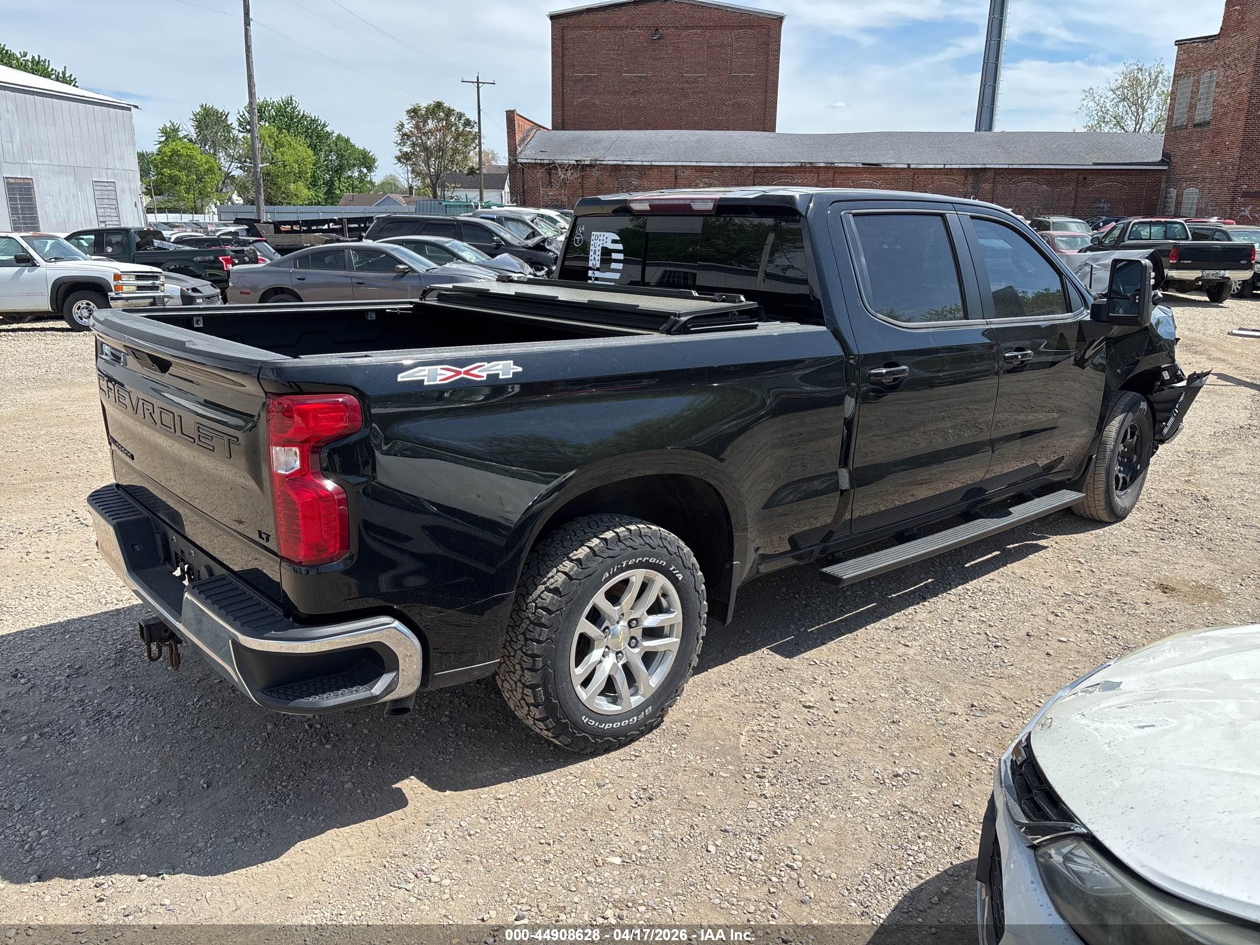 CHEVROLET SILVERADO image 4