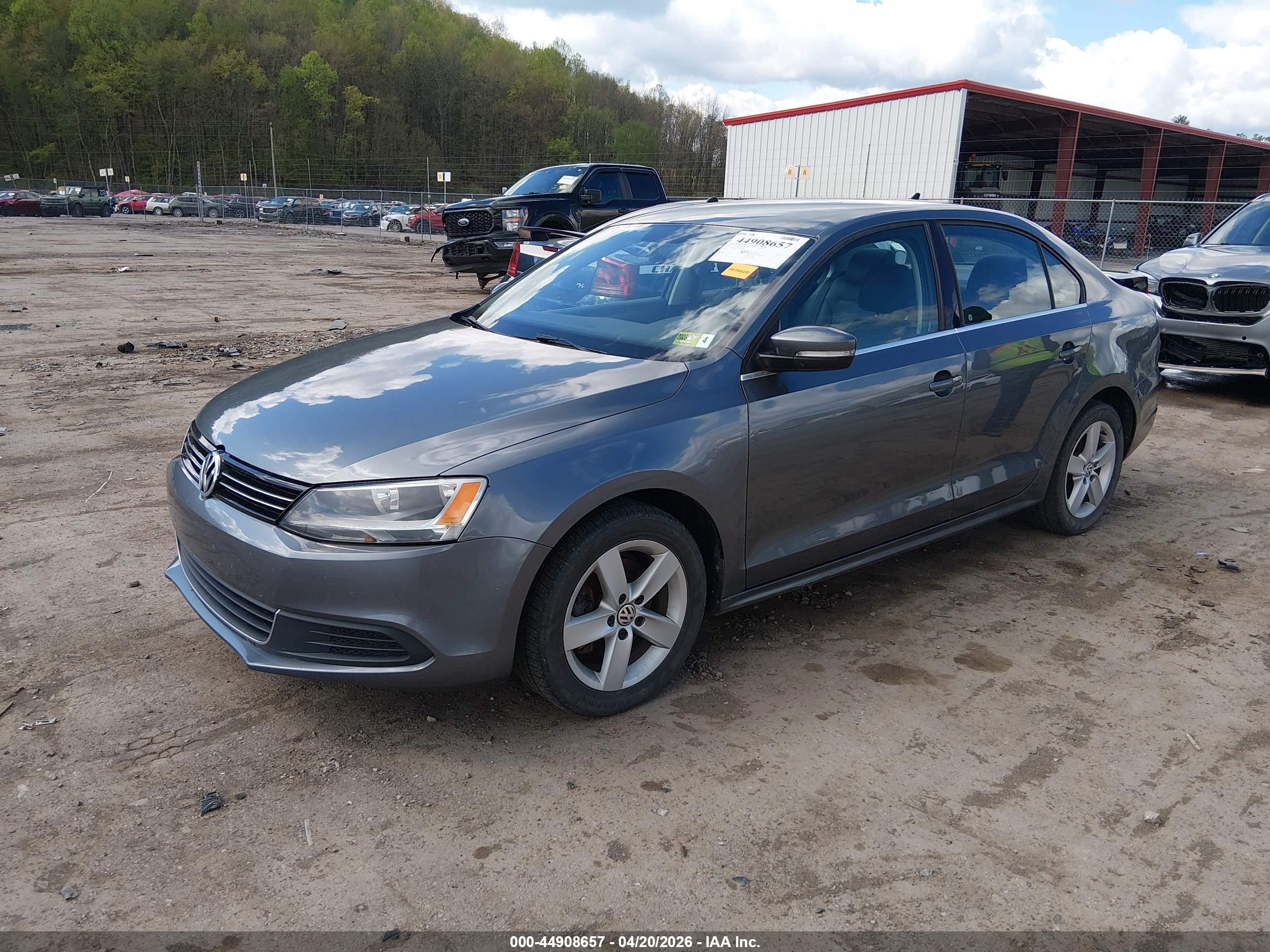 VOLKSWAGEN JETTA image 2