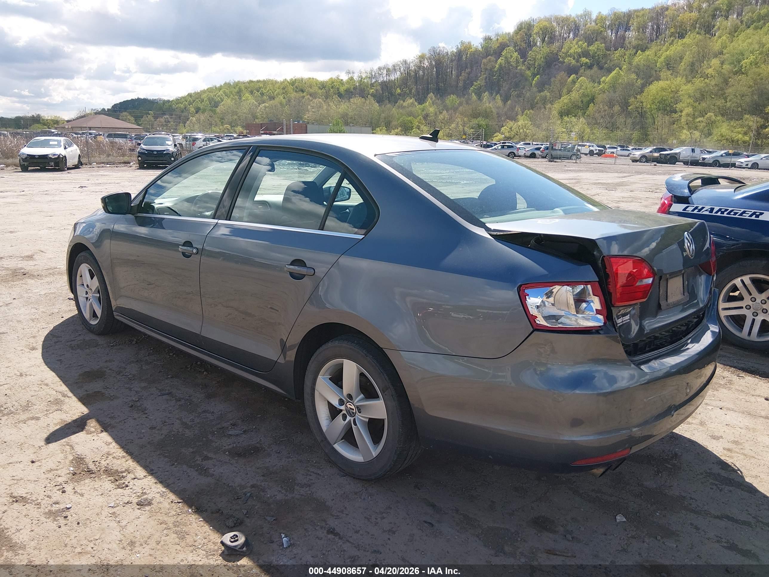 VOLKSWAGEN JETTA image 3