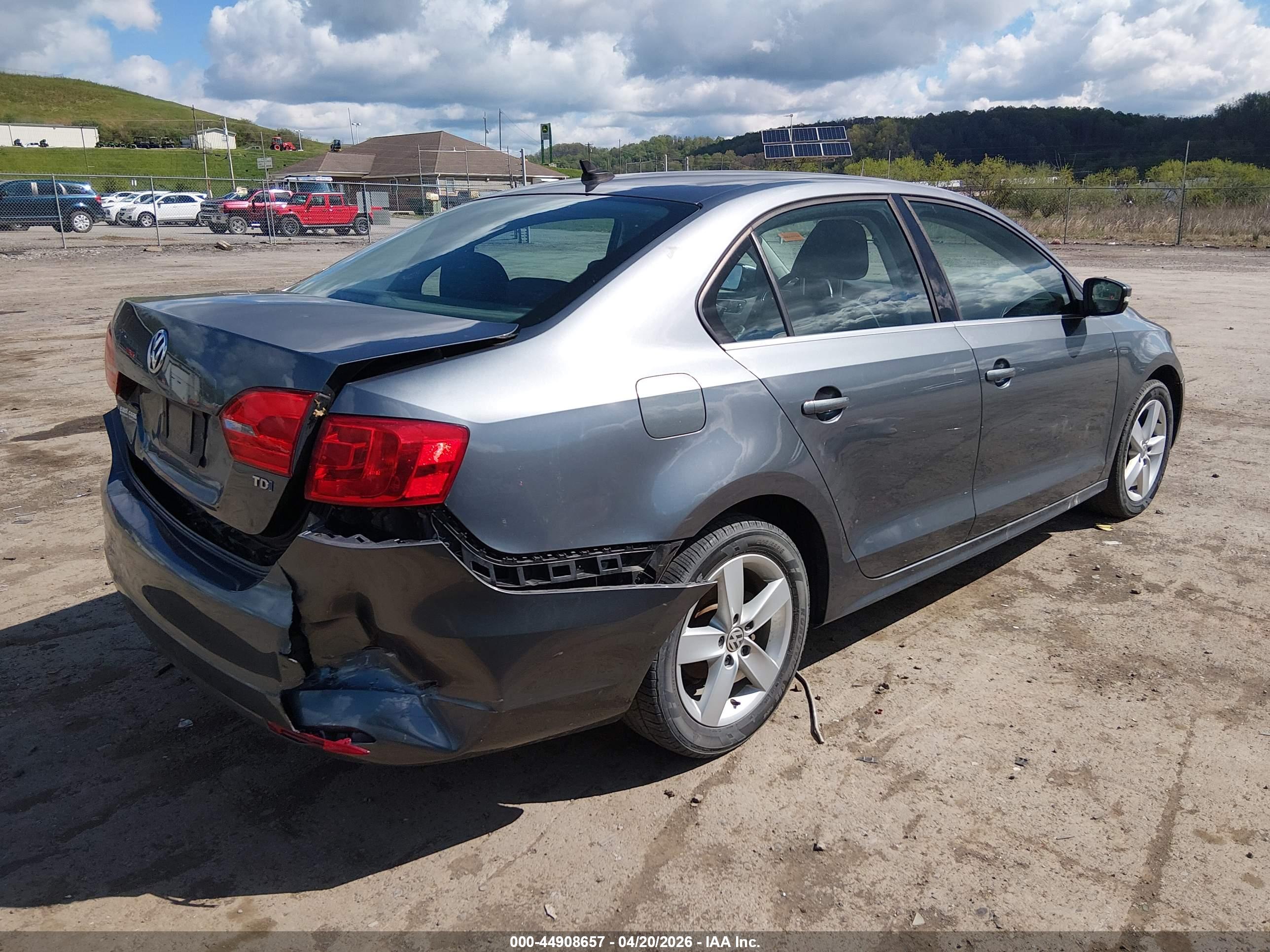 VOLKSWAGEN JETTA image 4