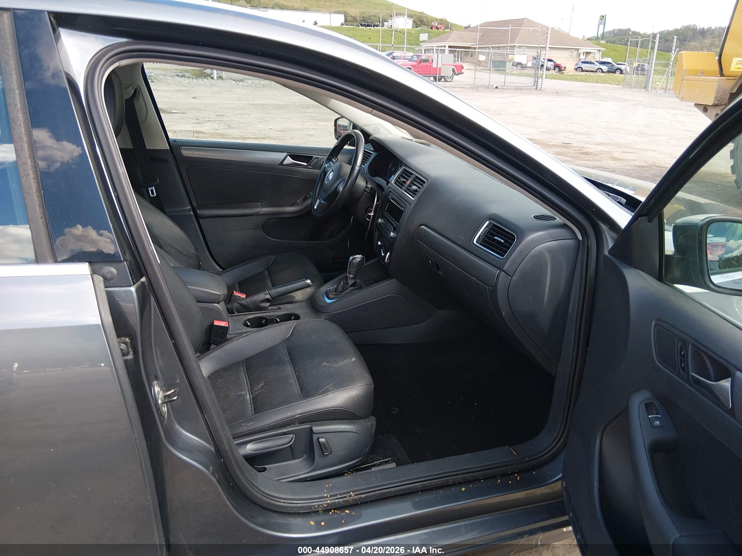 VOLKSWAGEN JETTA image 5