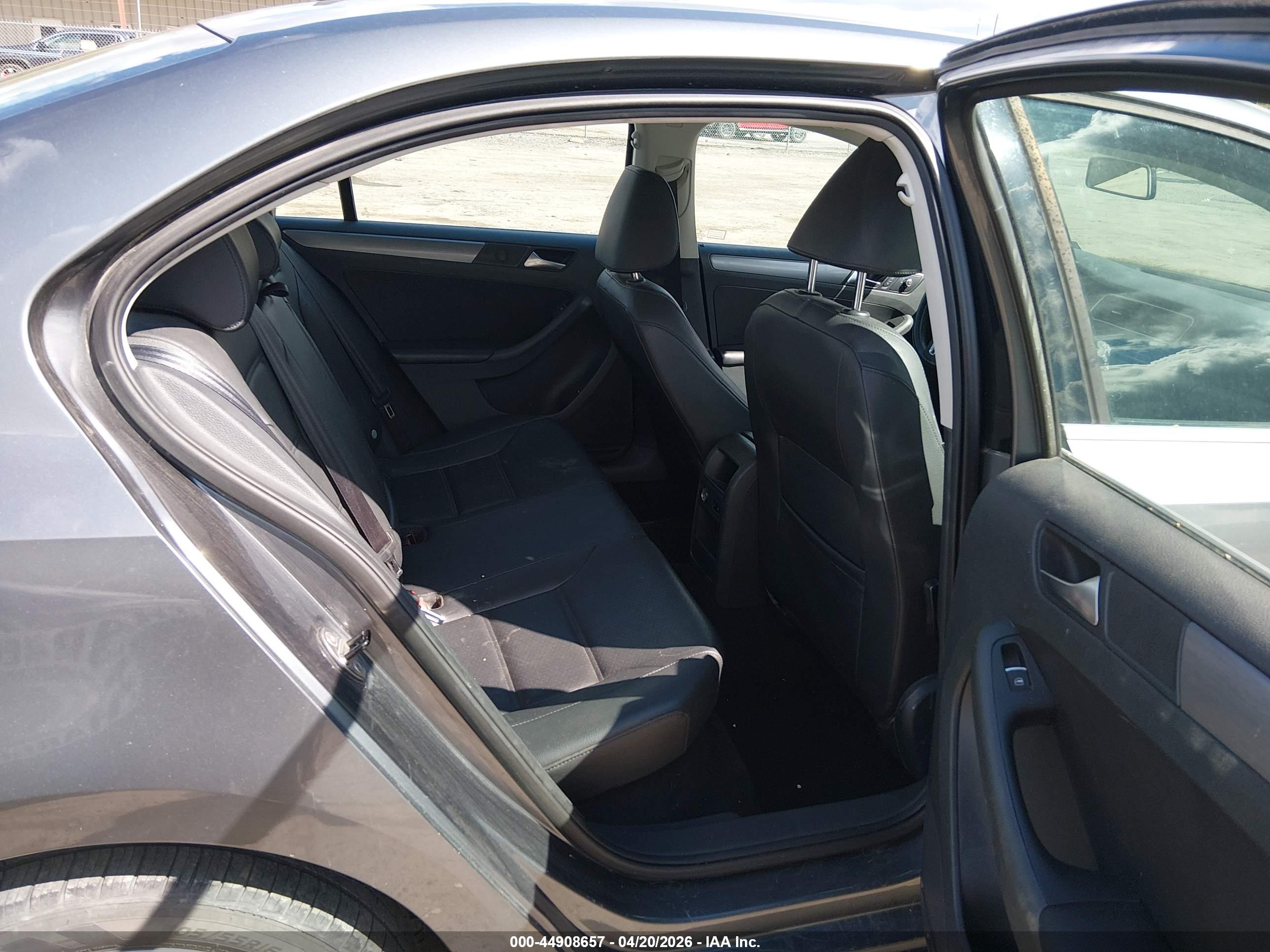 VOLKSWAGEN JETTA image 8