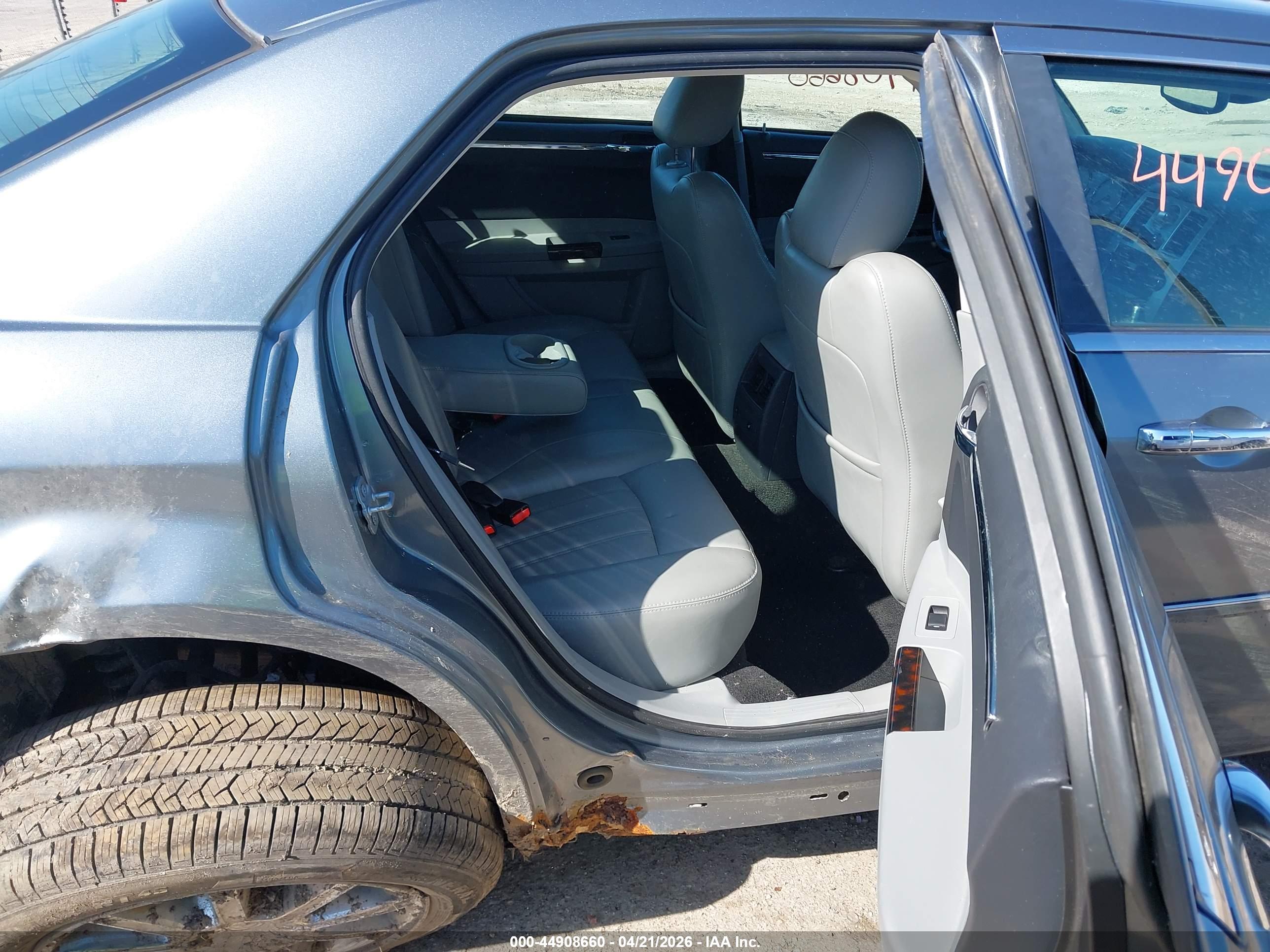 CHRYSLER 300C image 8