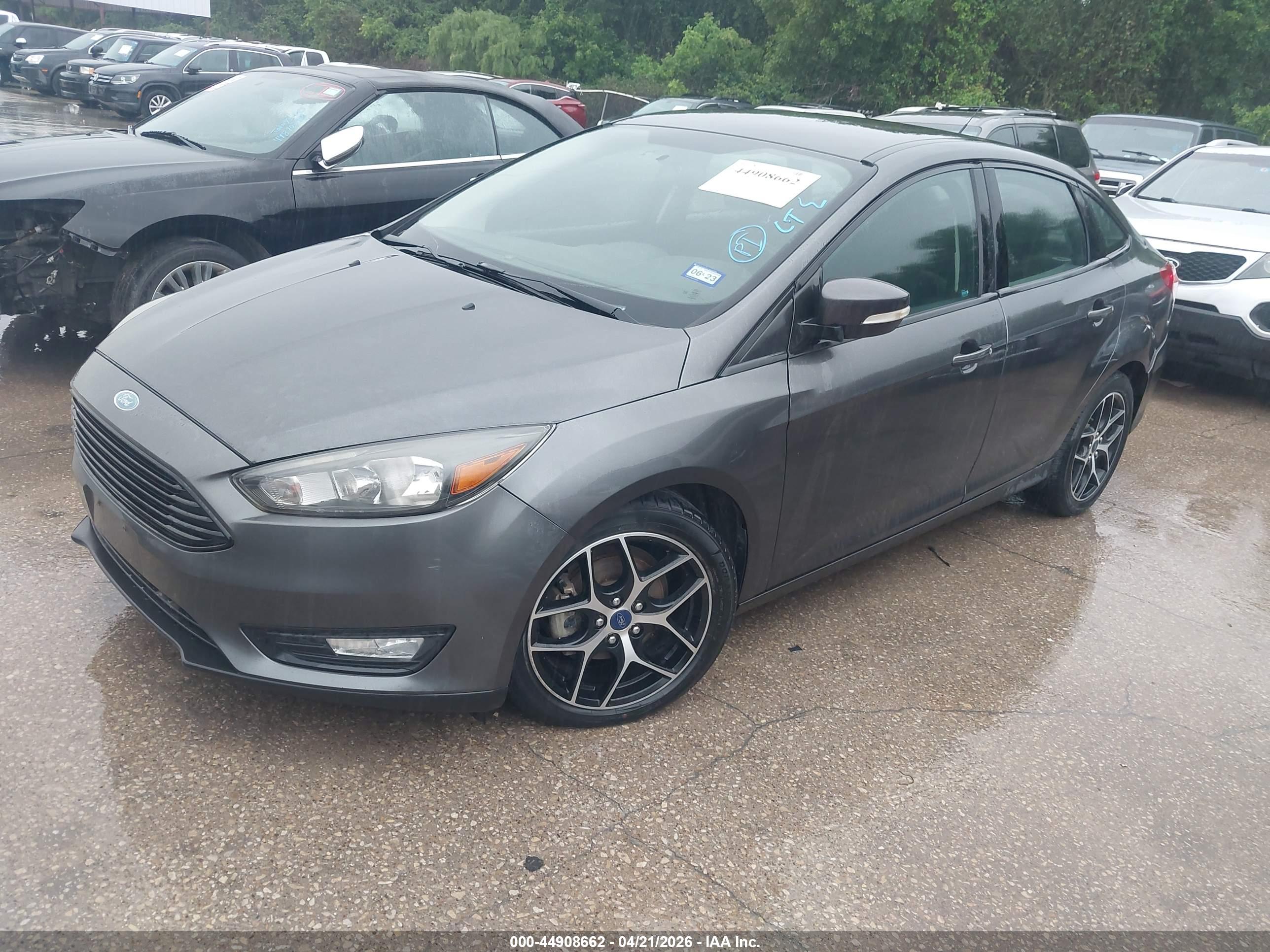 FORD FOCUS image 2