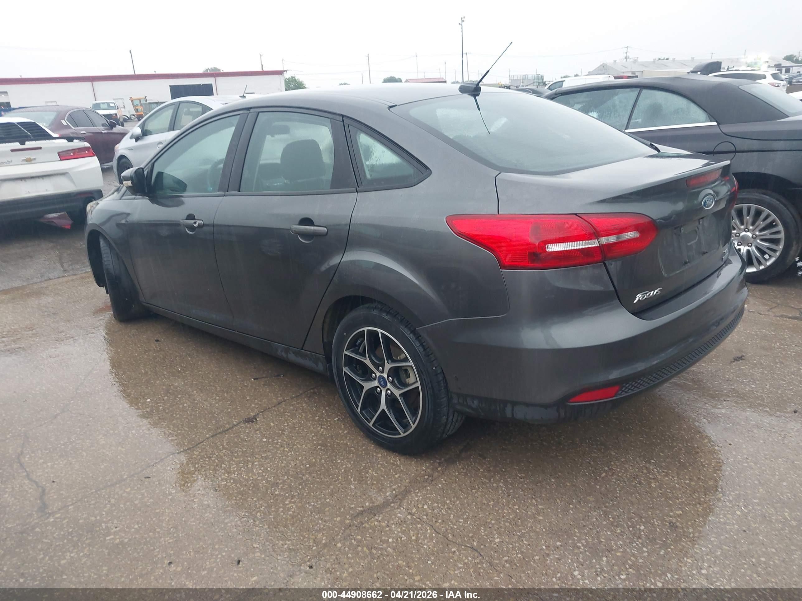 FORD FOCUS image 3