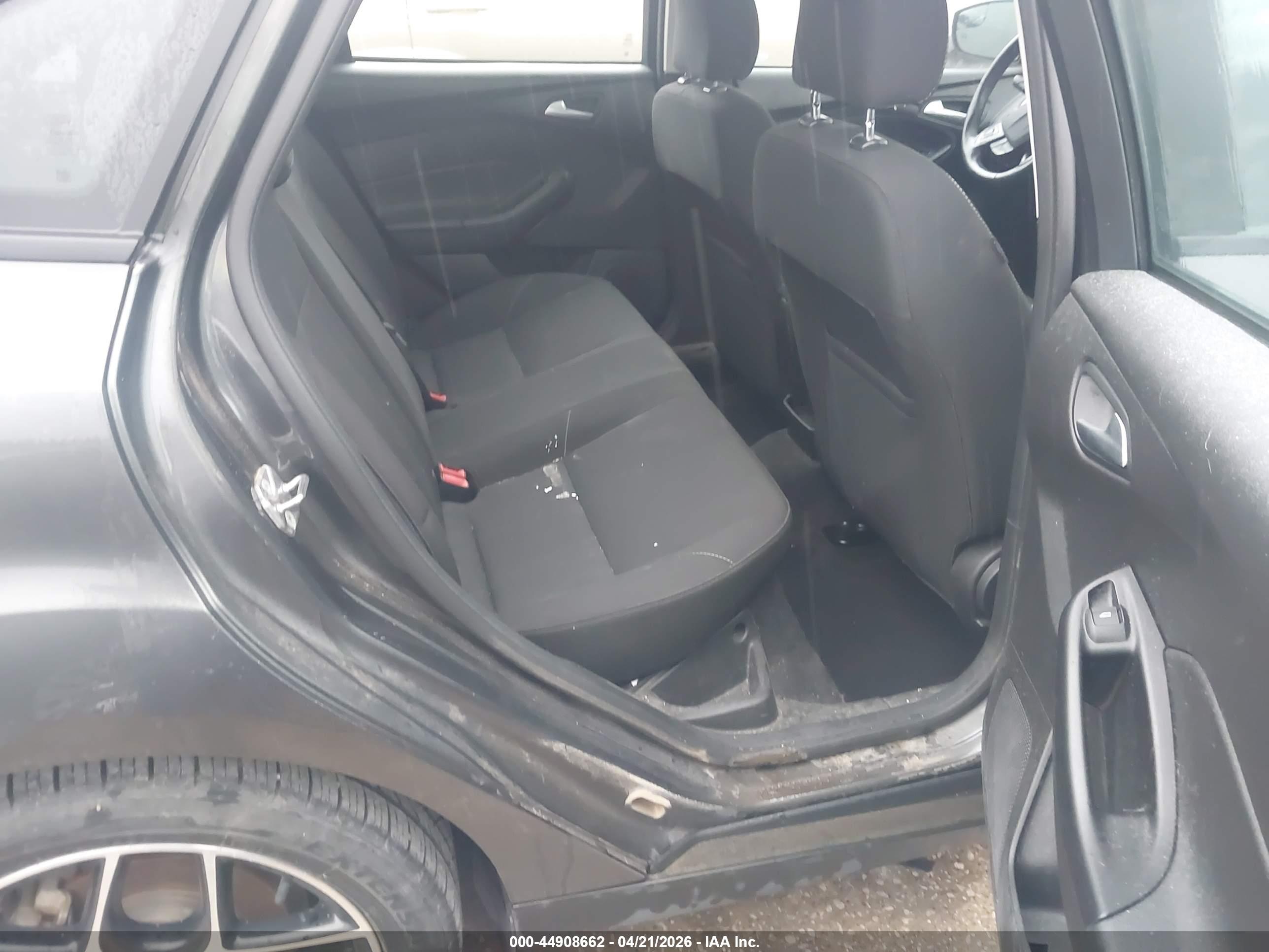FORD FOCUS image 8