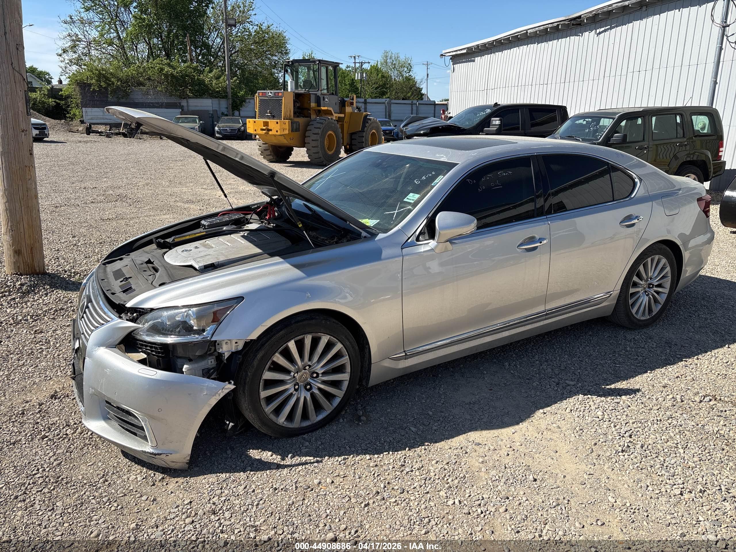 LEXUS LS image 2