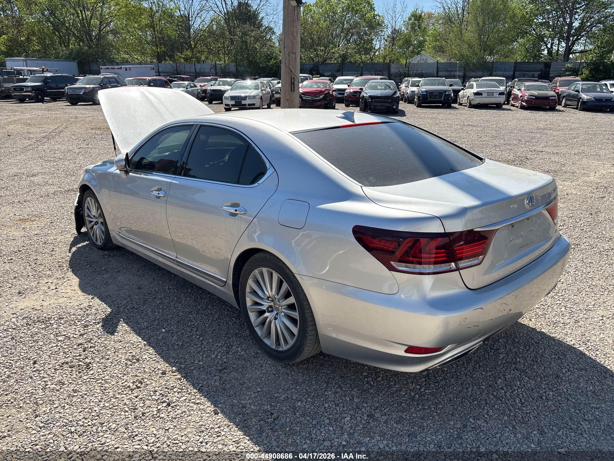 LEXUS LS image 3
