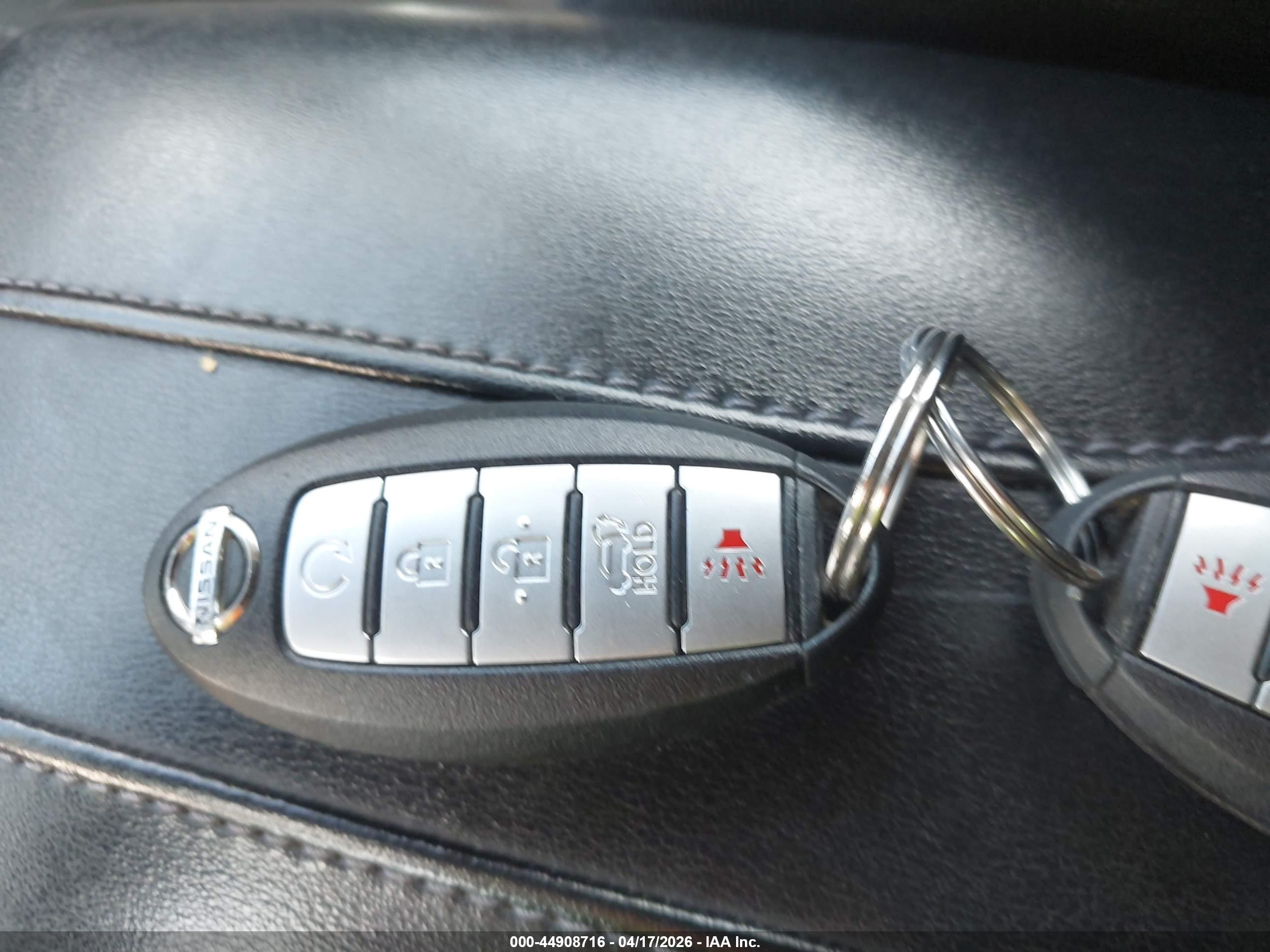 NISSAN ROGUE image 11