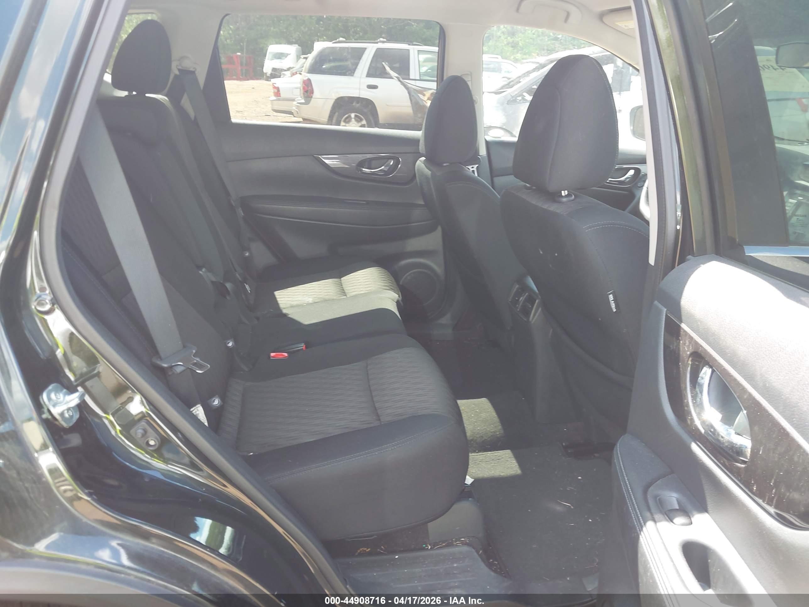 NISSAN ROGUE image 8
