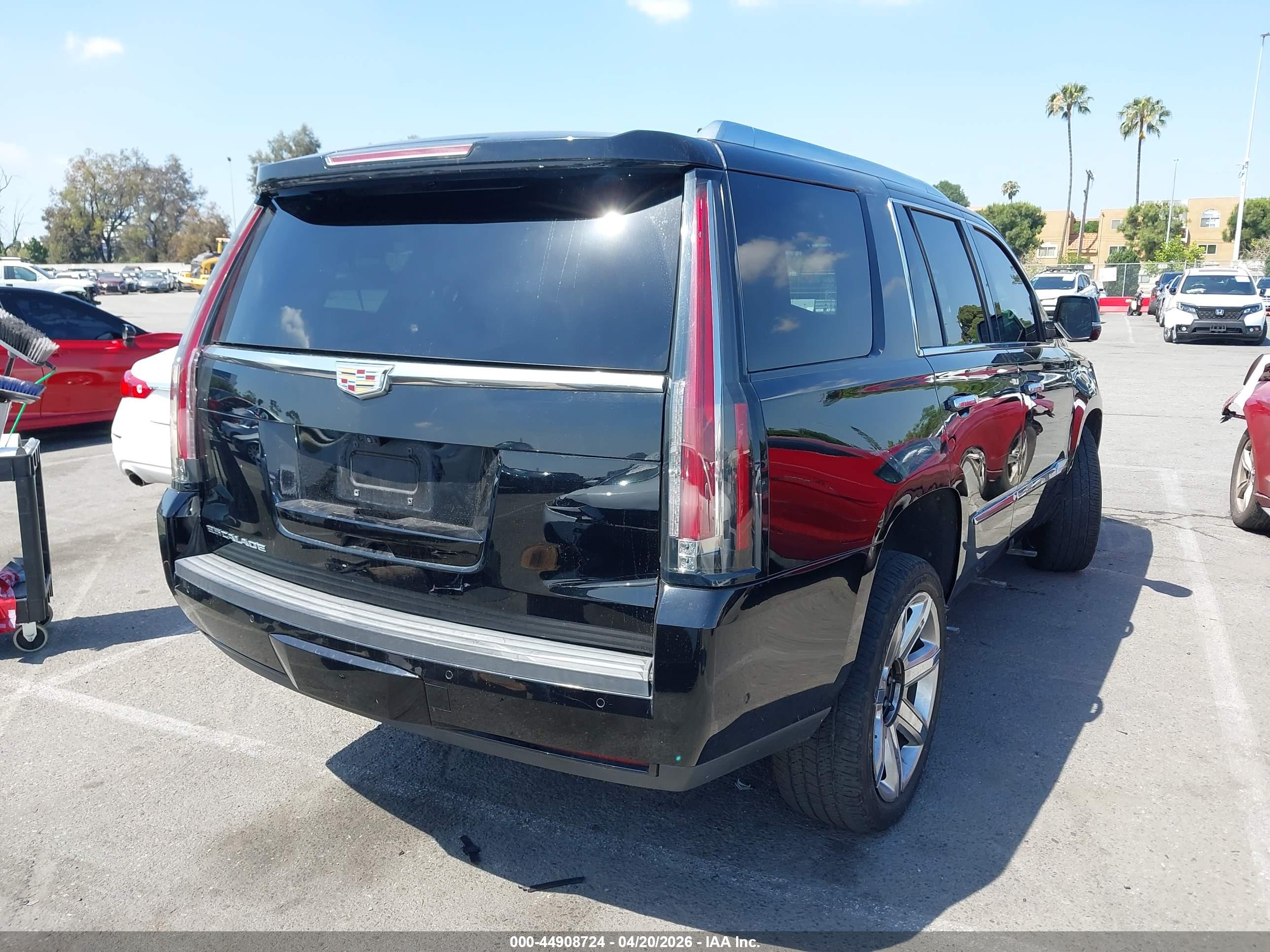 CADILLAC ESCALADE image 4