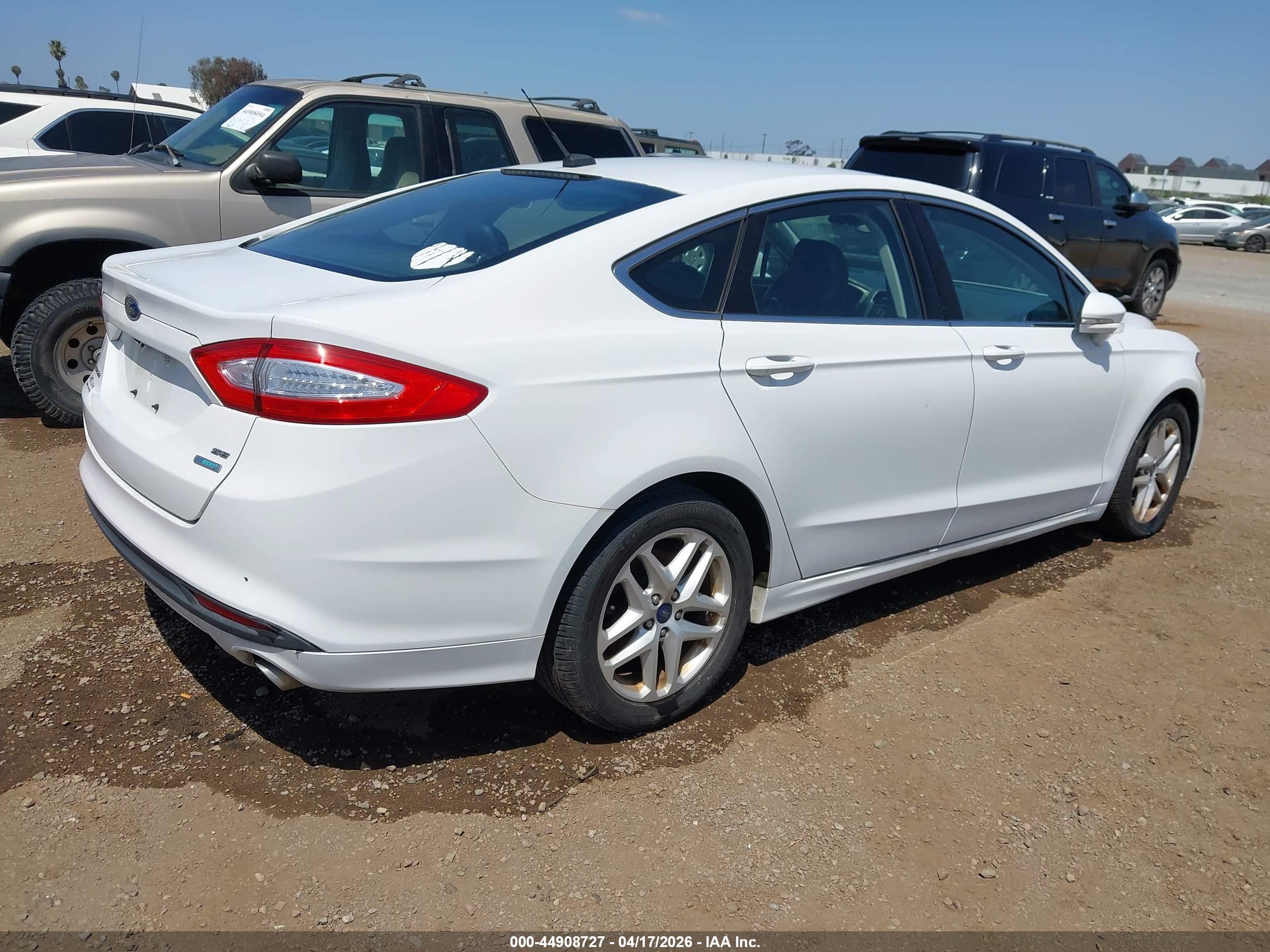 FORD FUSION image 4