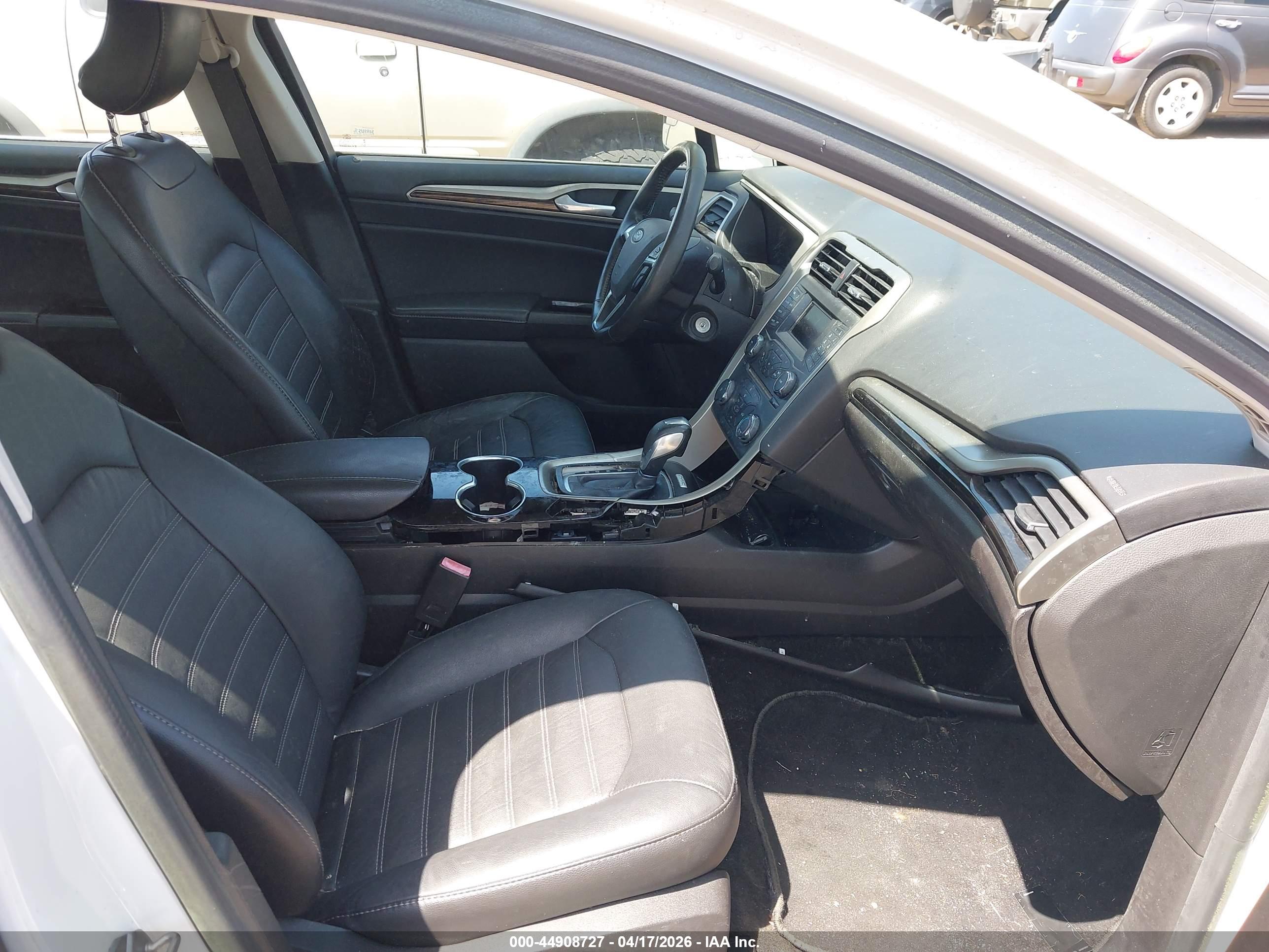 FORD FUSION image 5