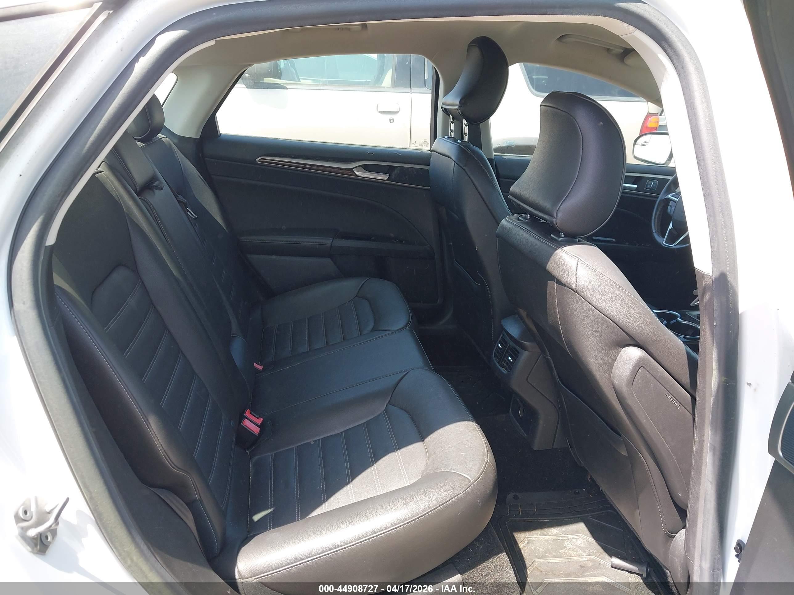 FORD FUSION image 8
