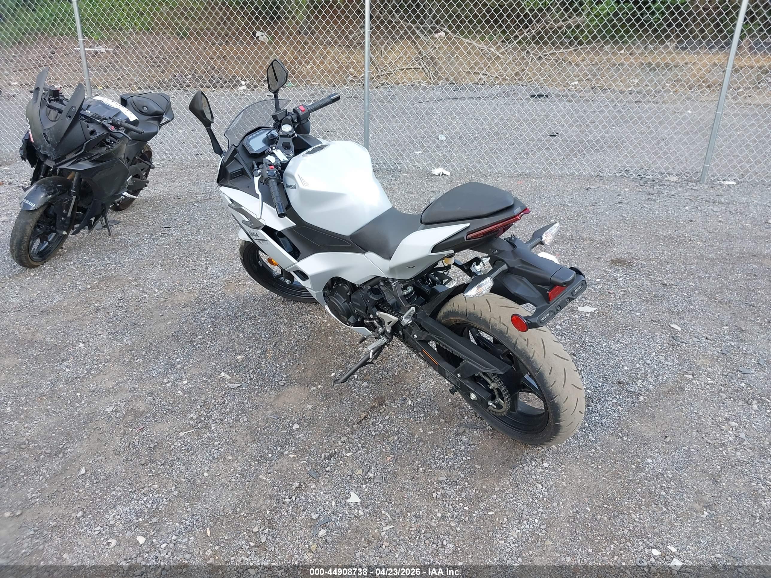 KAWASAKI EX500 image 3