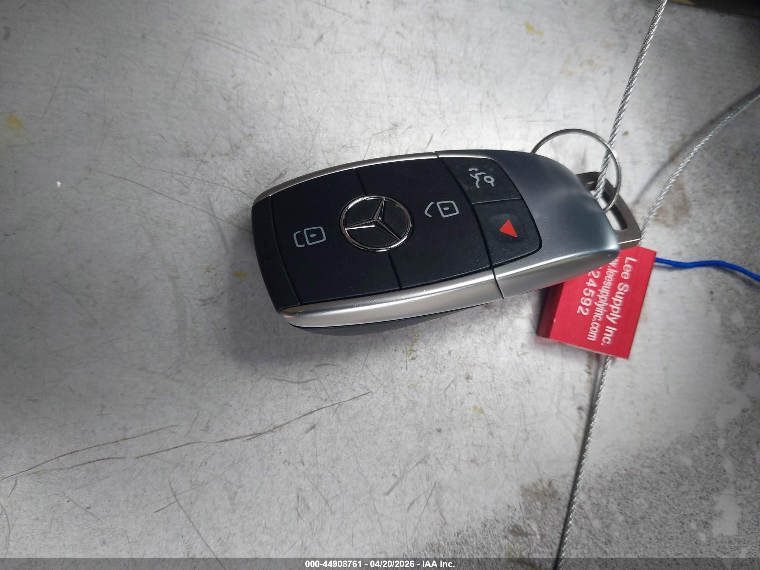 MERCEDES-BENZ GLC image 11