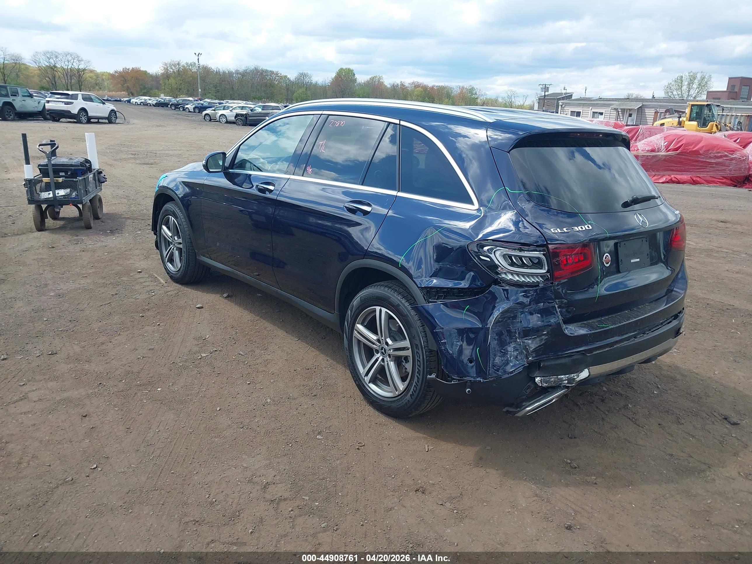 MERCEDES-BENZ GLC image 3