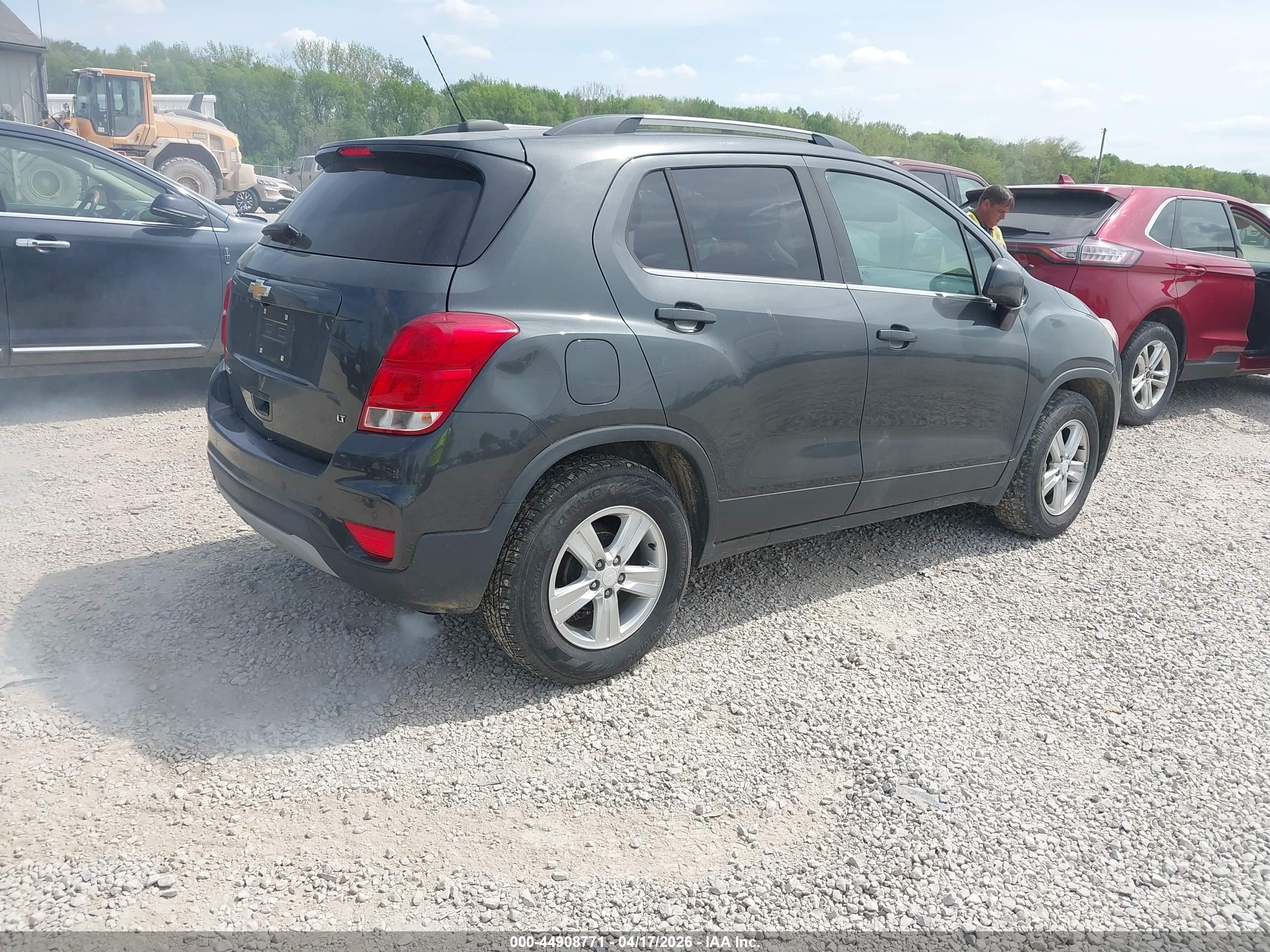 CHEVROLET TRAX image 4