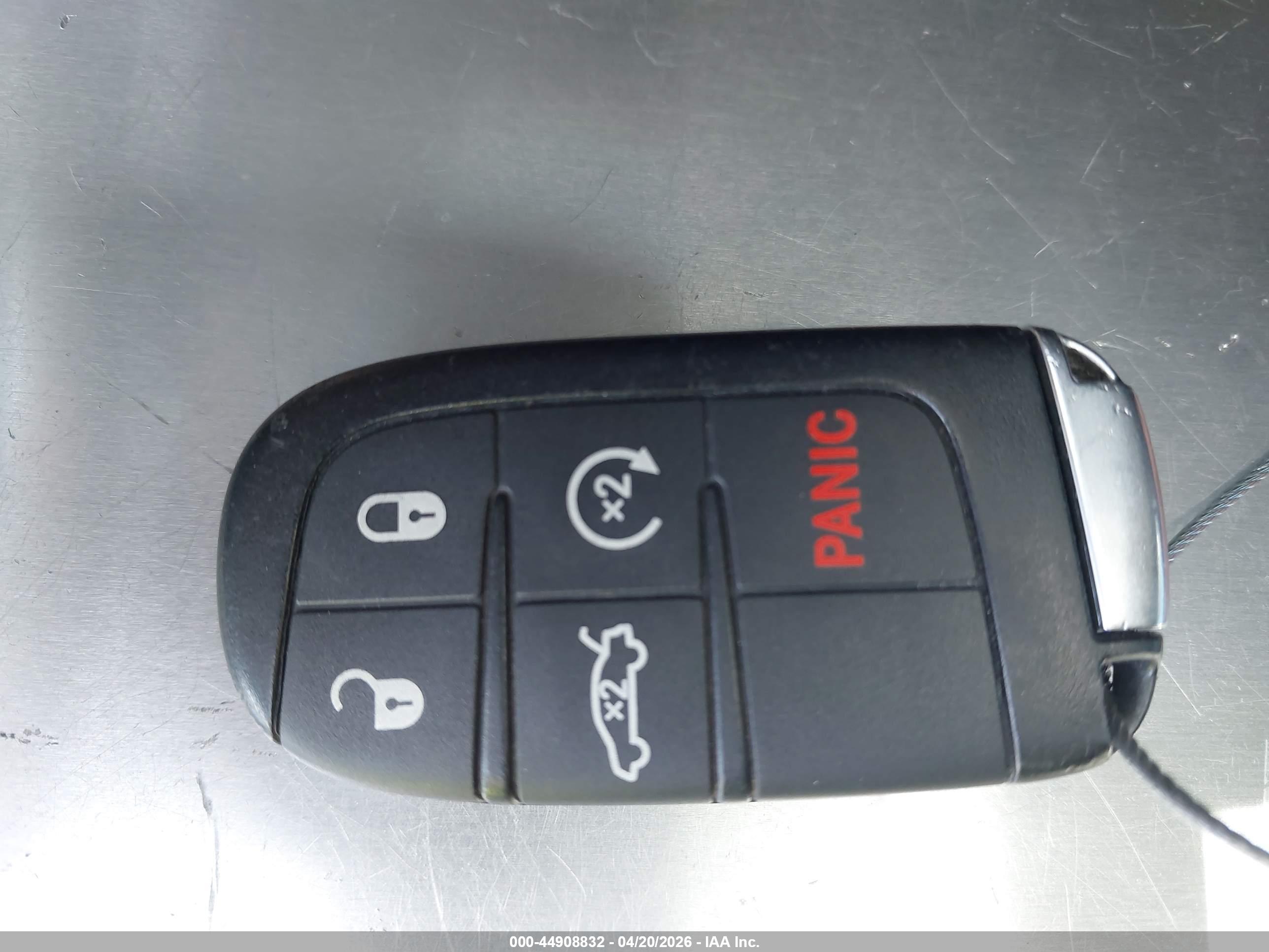 CHRYSLER 300 image 11
