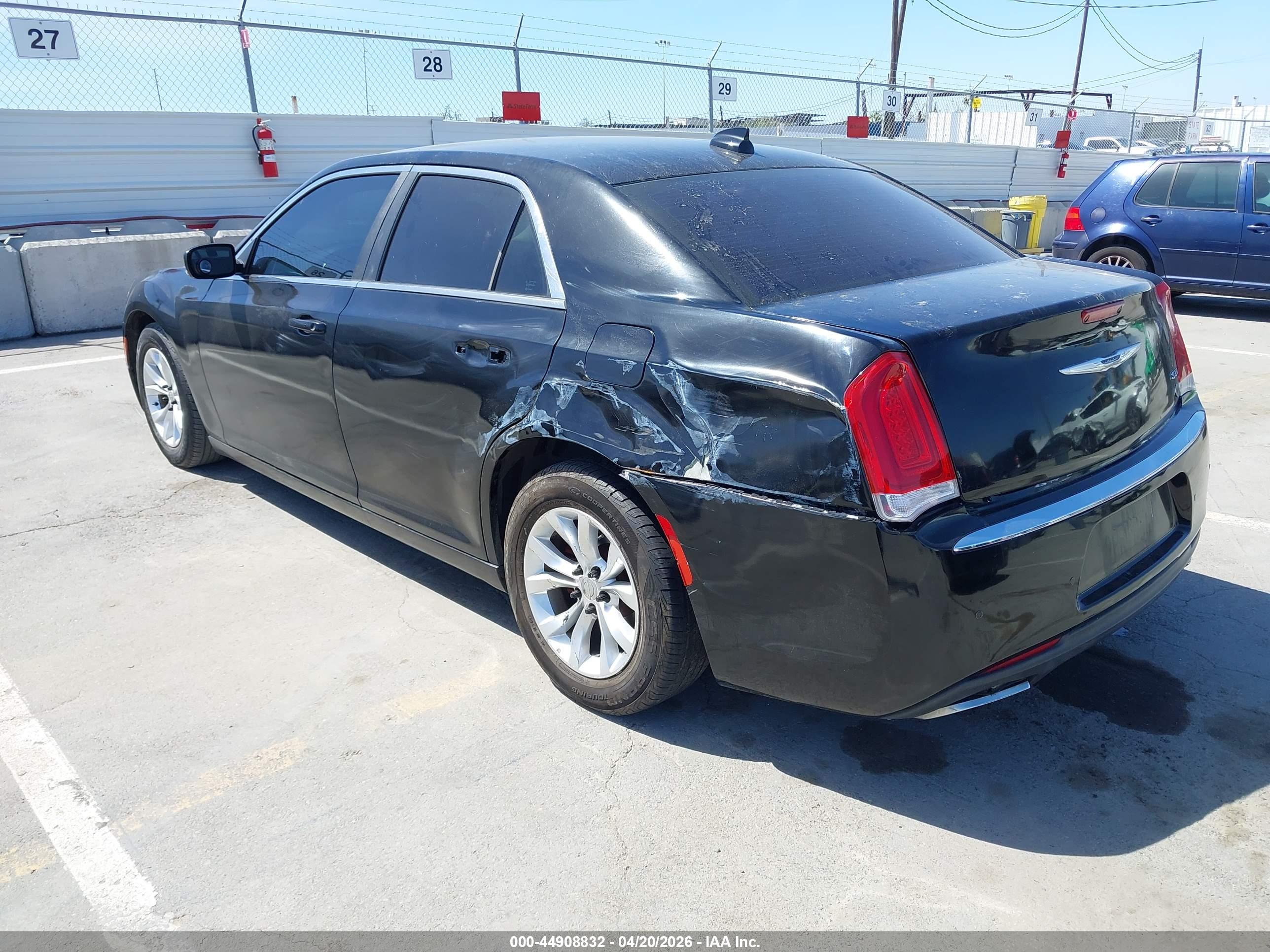 CHRYSLER 300 image 3