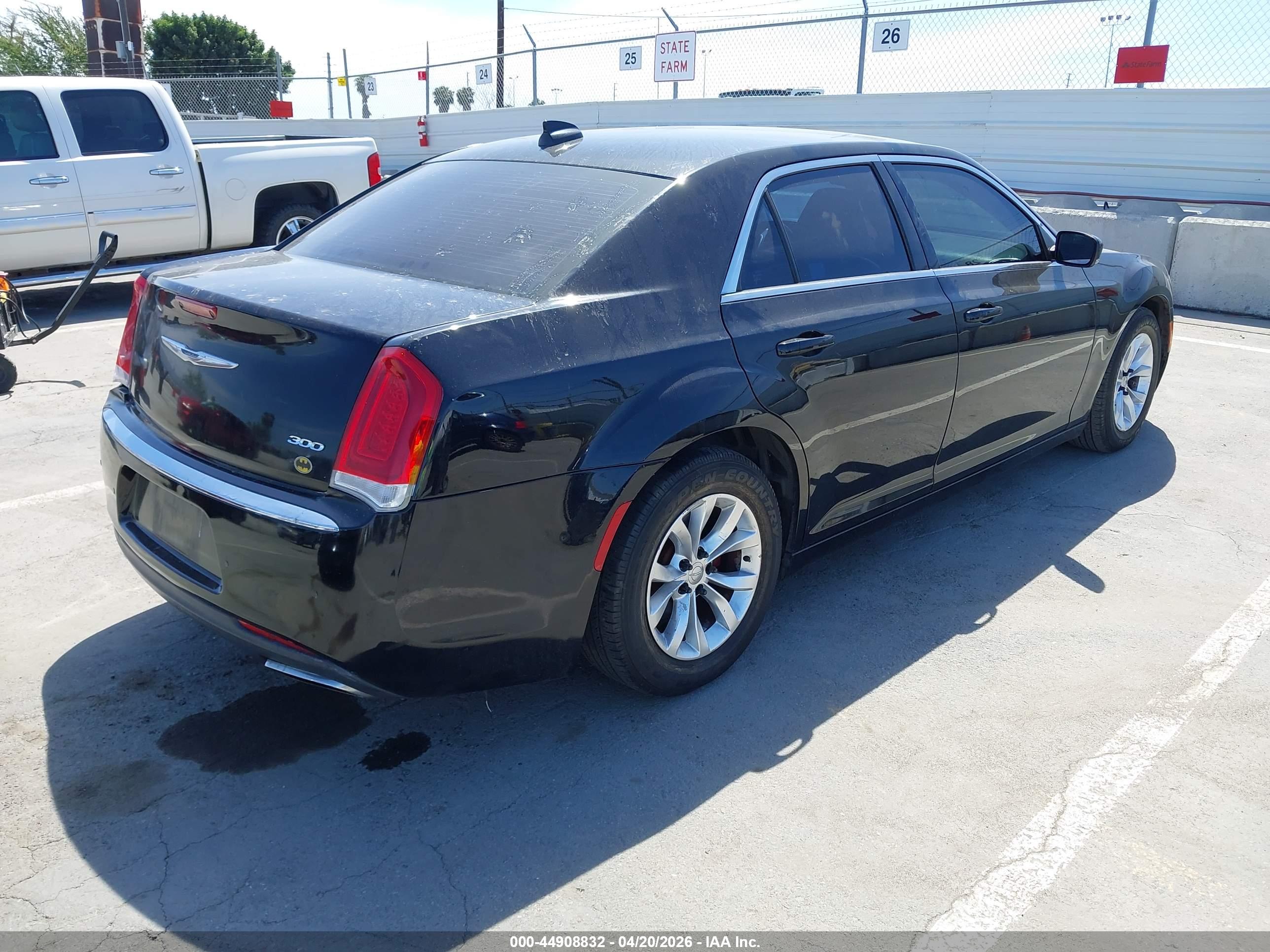 CHRYSLER 300 image 4