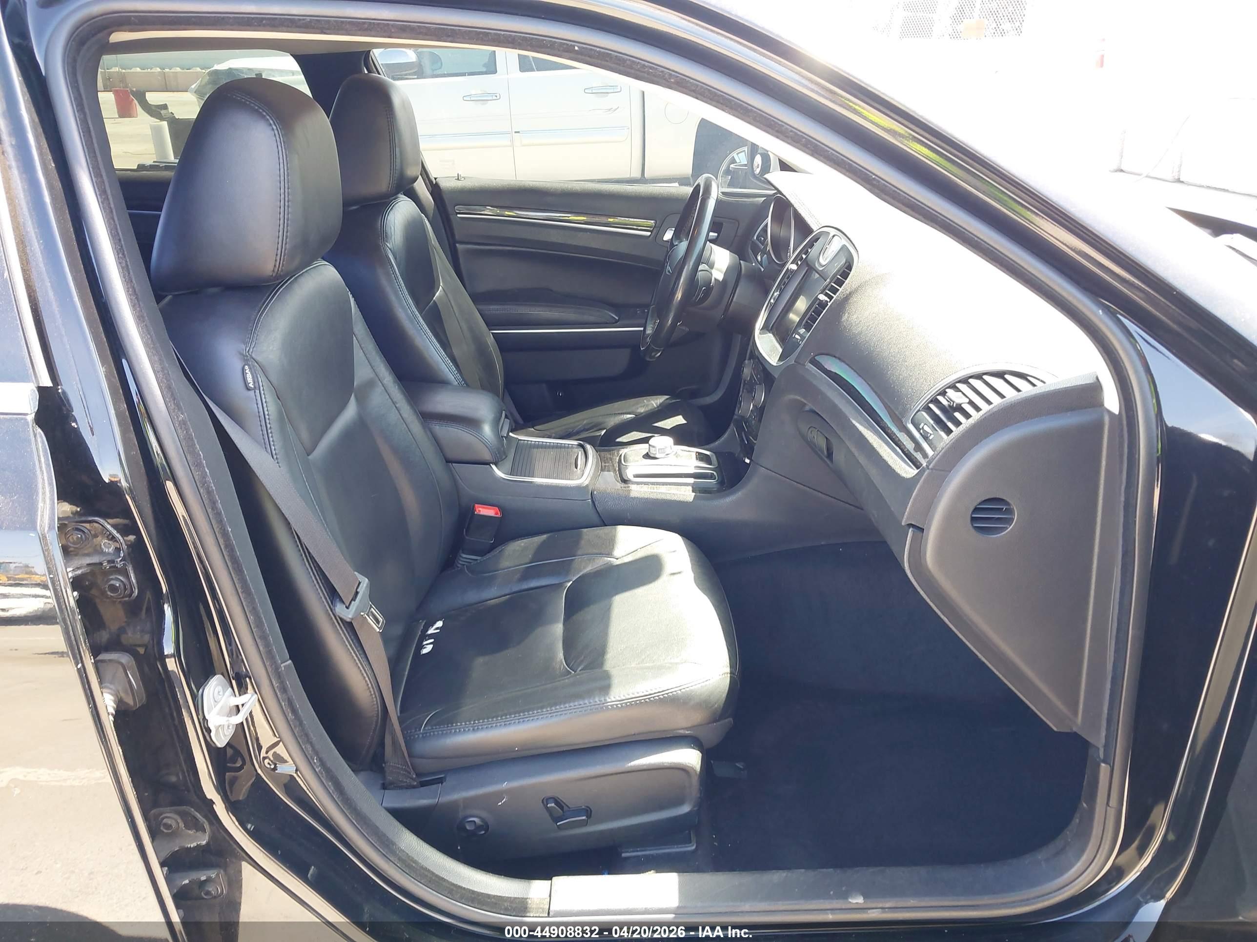 CHRYSLER 300 image 5