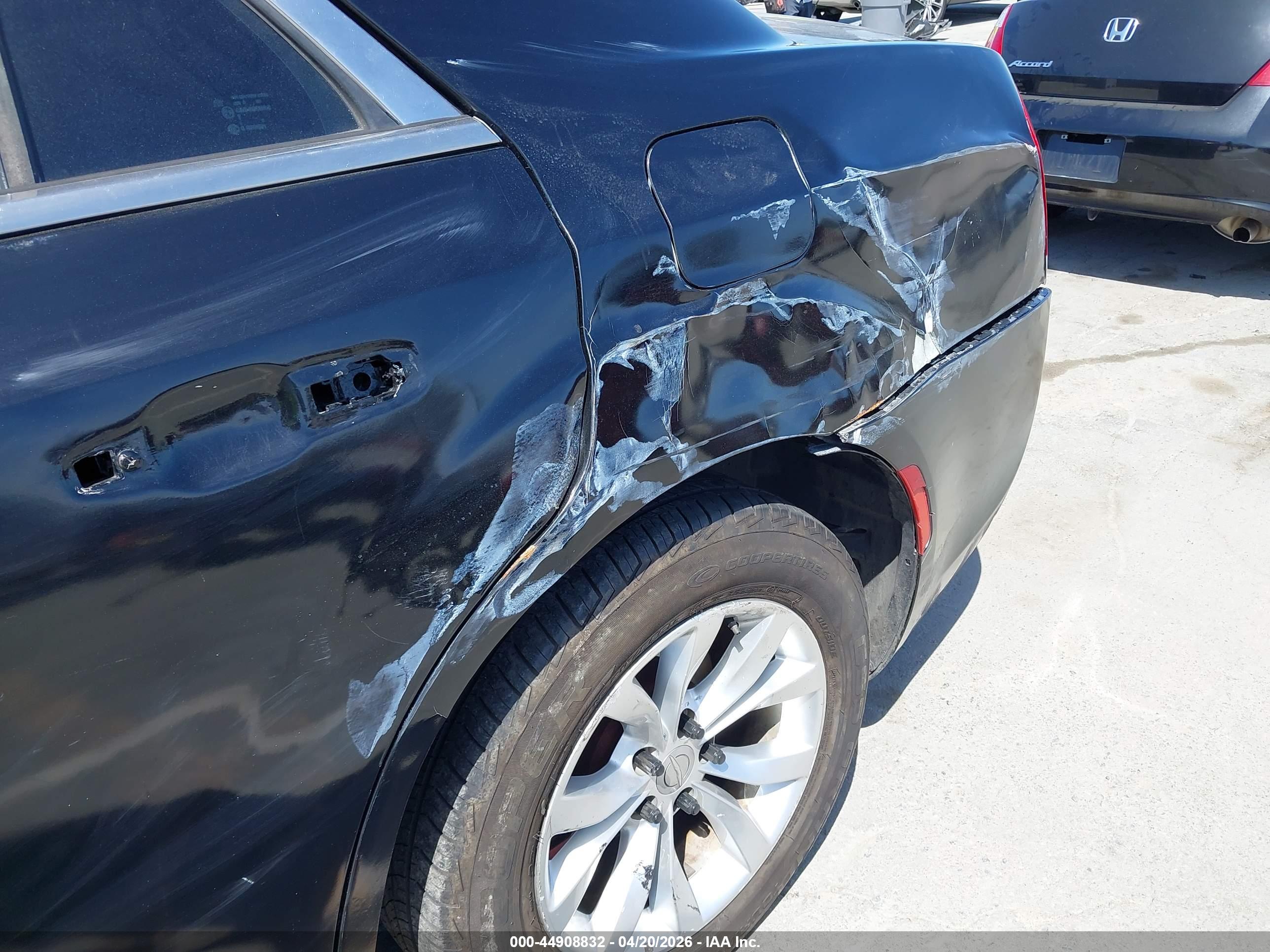 CHRYSLER 300 image 6