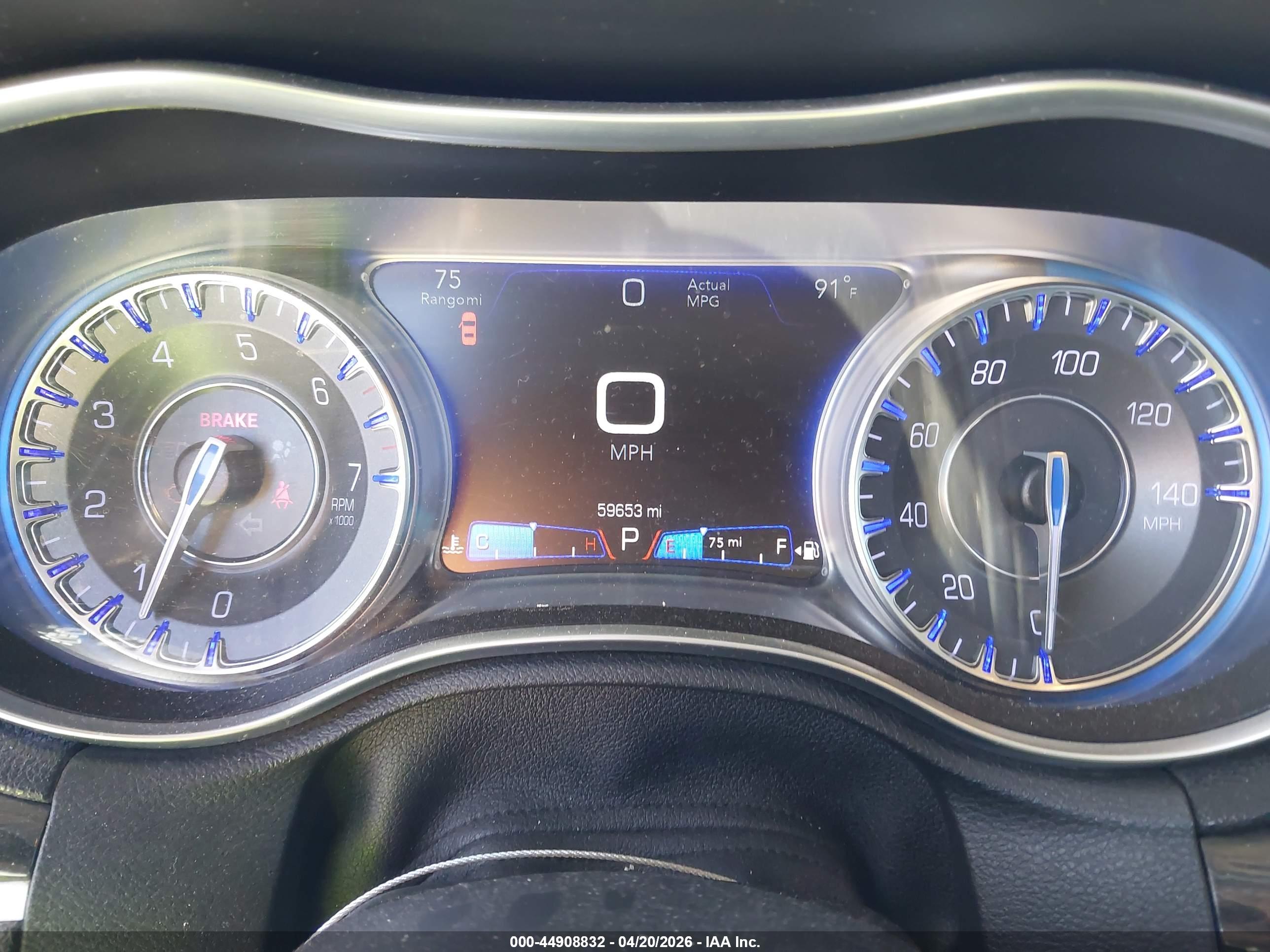 CHRYSLER 300 image 7
