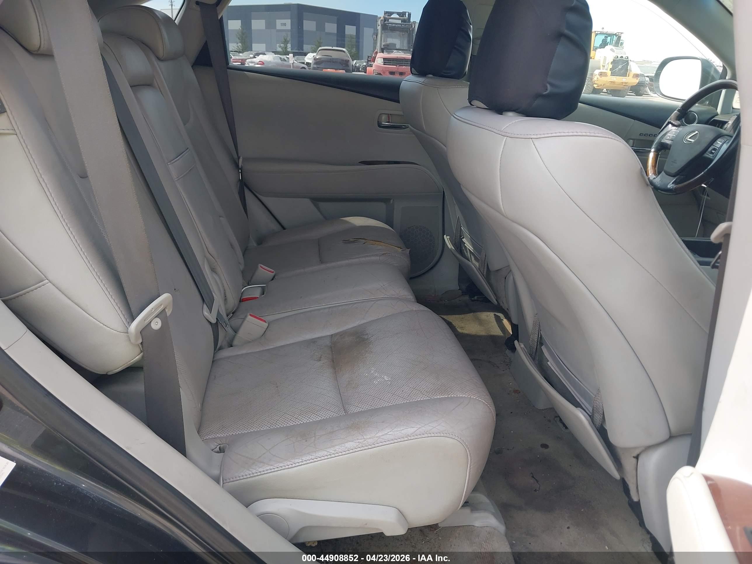 LEXUS RX image 8