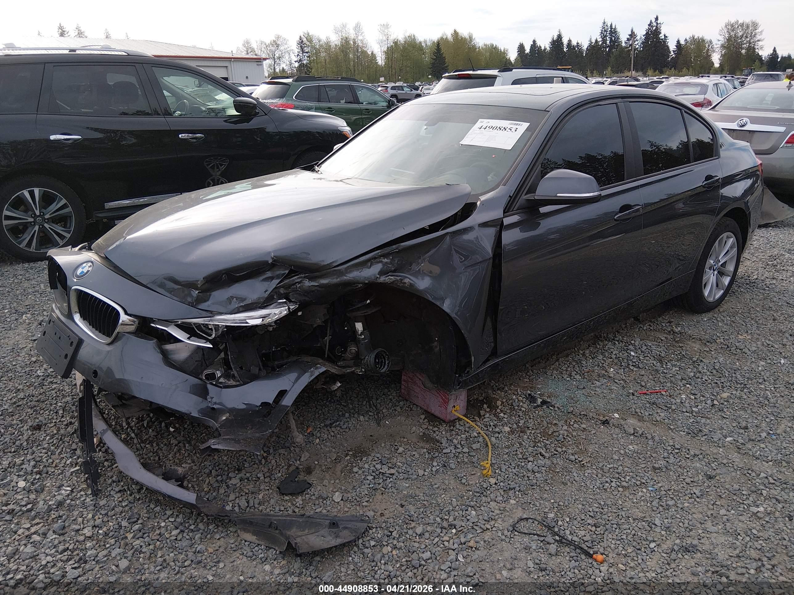 BMW 320I image 2