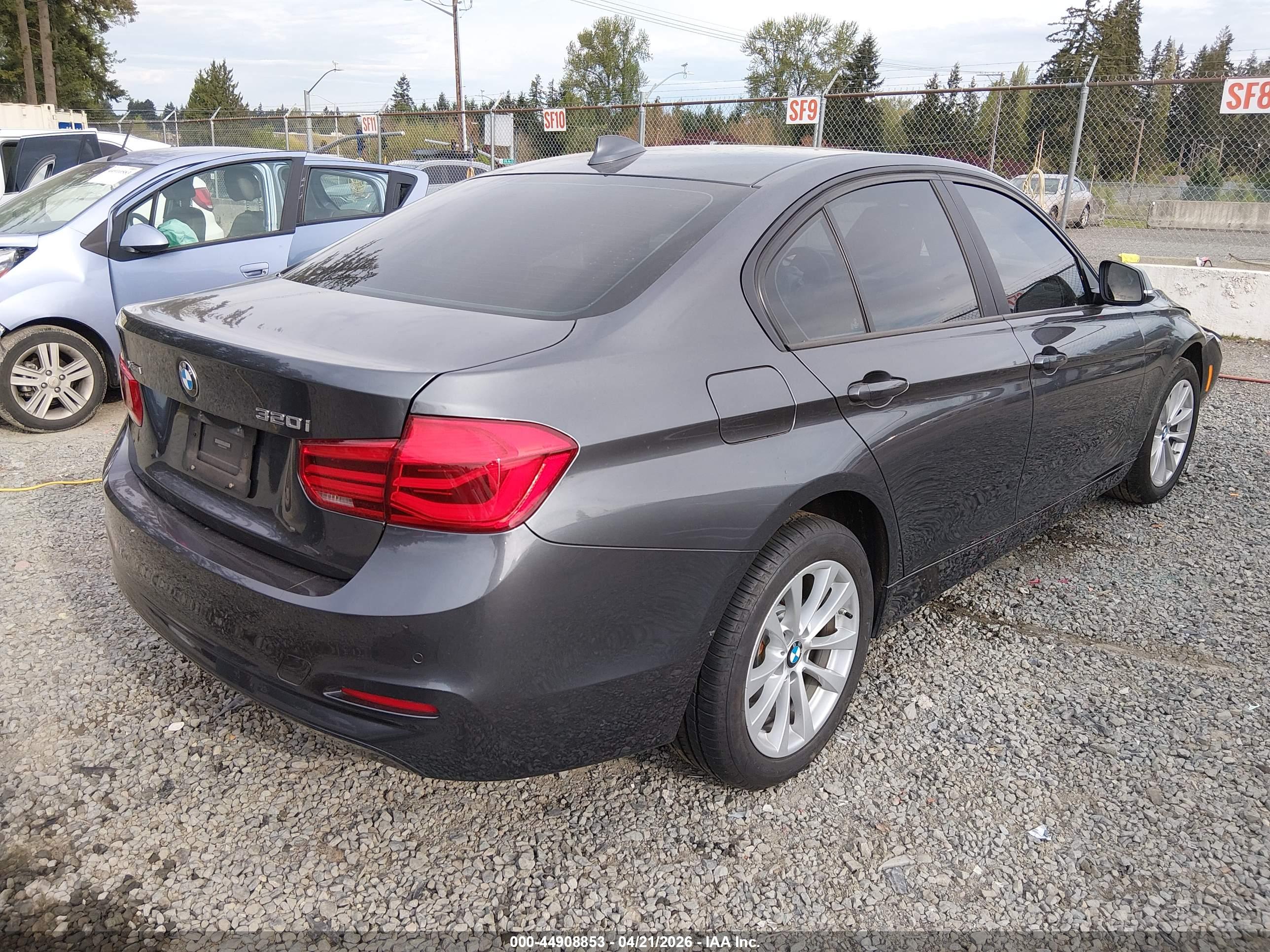 BMW 320I image 4