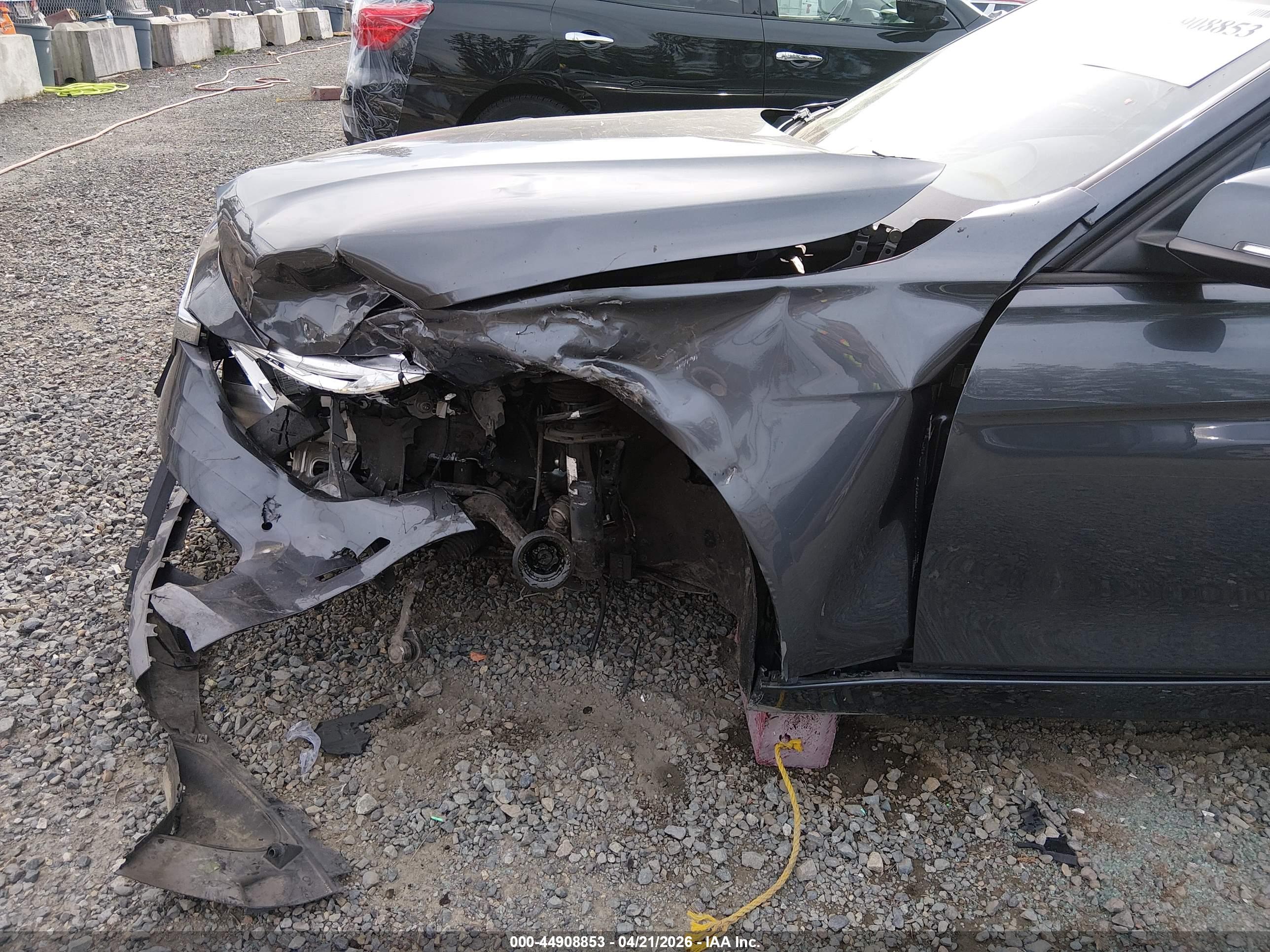 BMW 320I image 6
