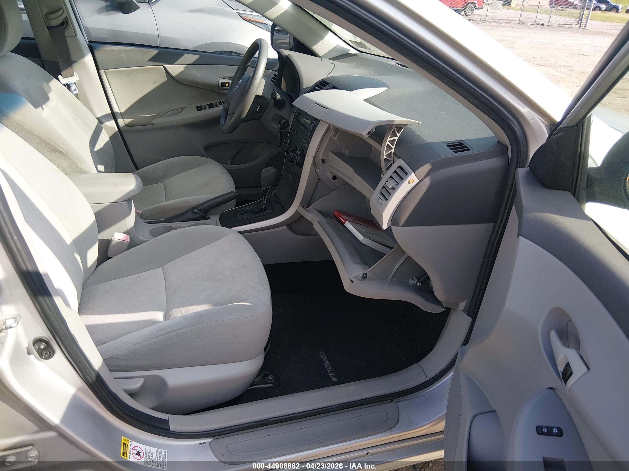 TOYOTA COROLLA image 5