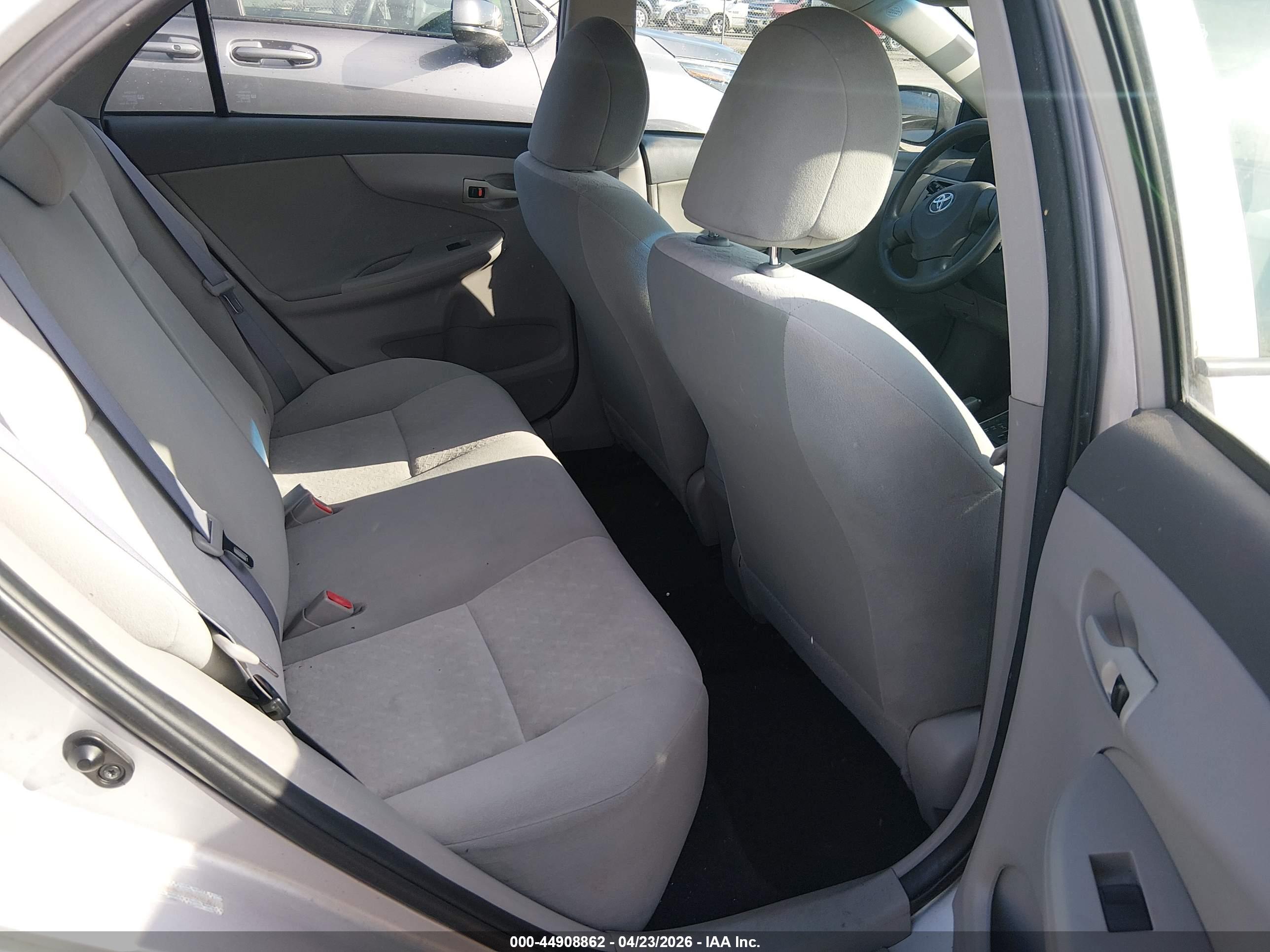 TOYOTA COROLLA image 8