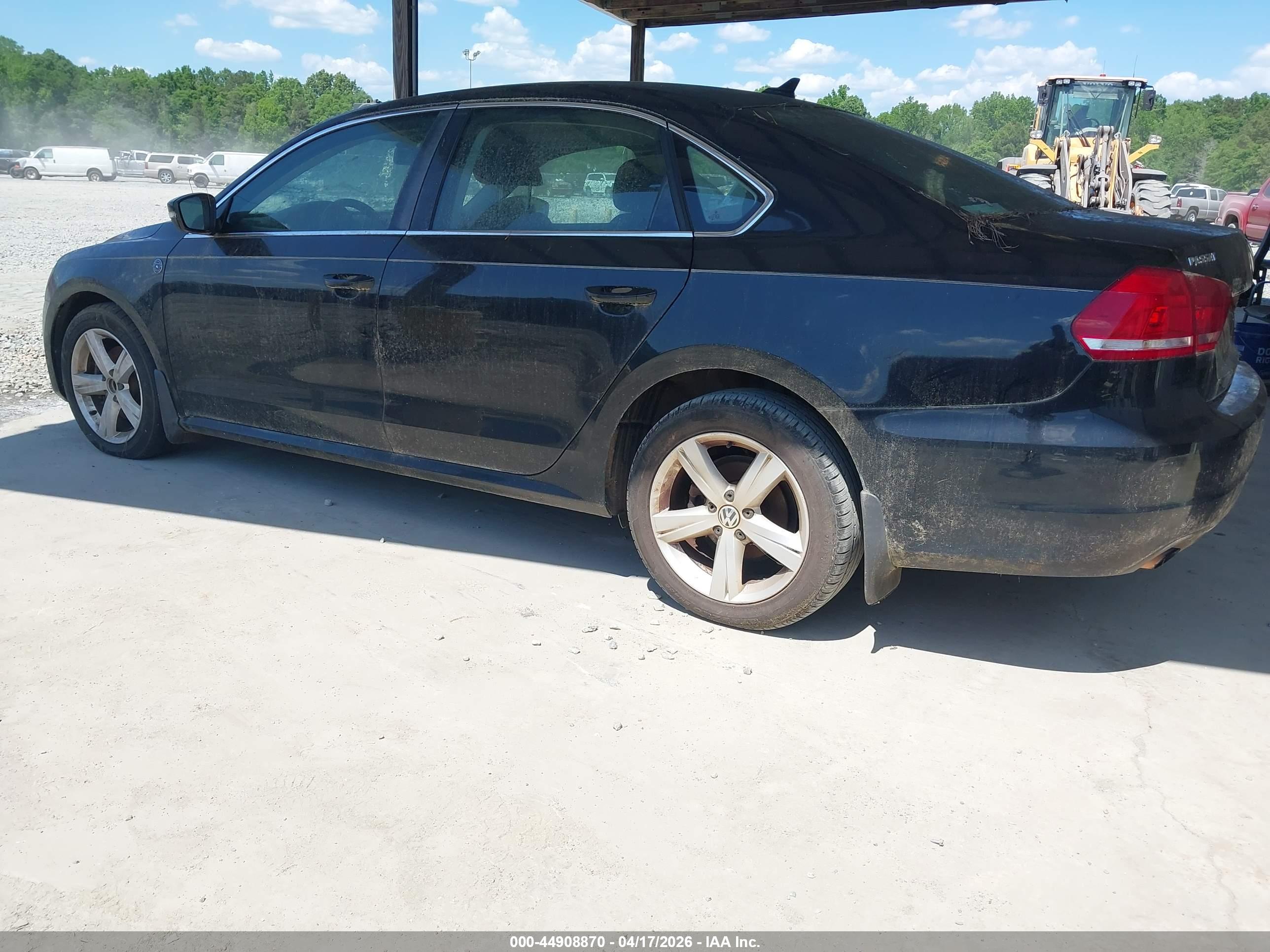 VOLKSWAGEN PASSAT image 3