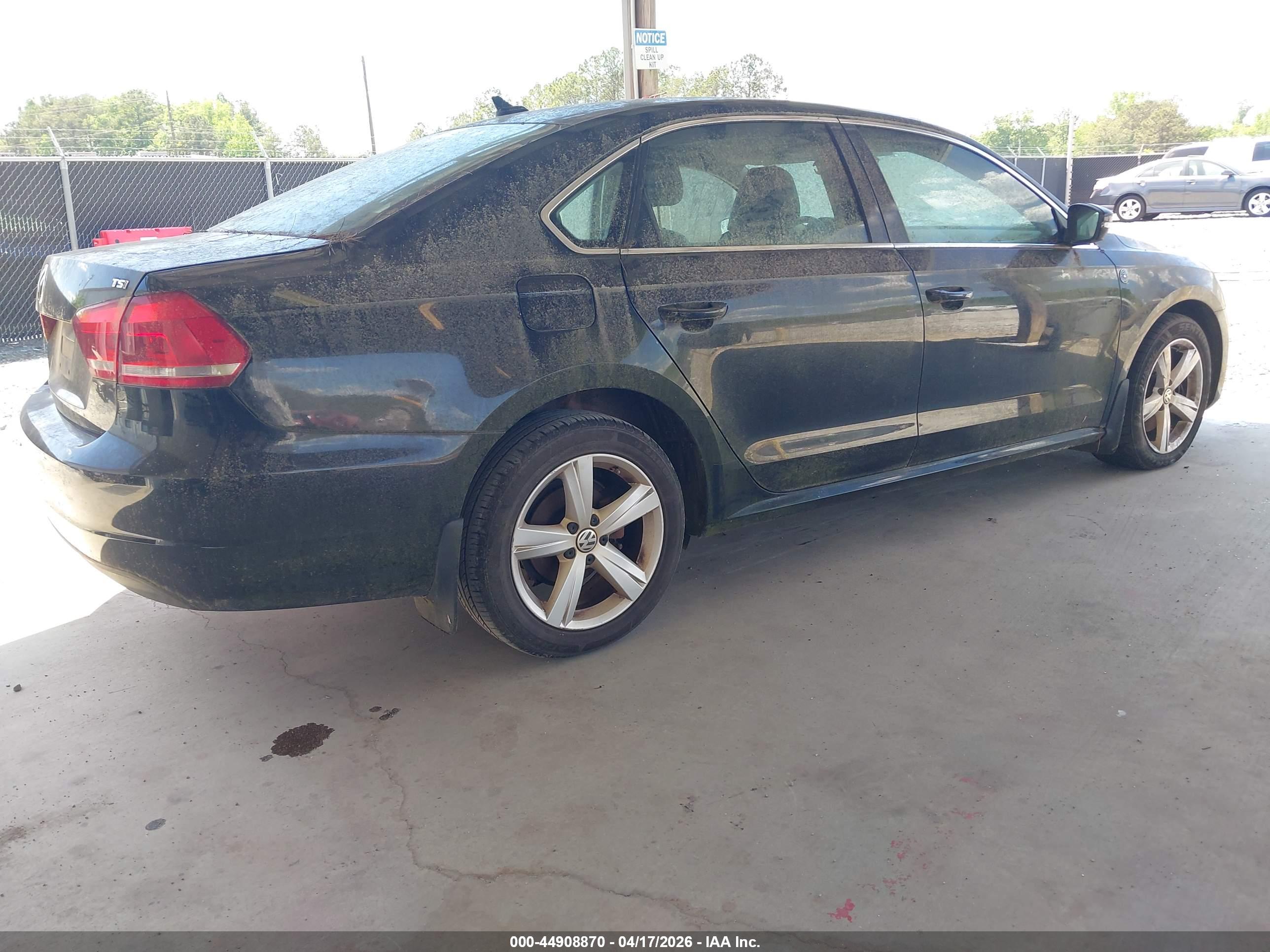 VOLKSWAGEN PASSAT image 4