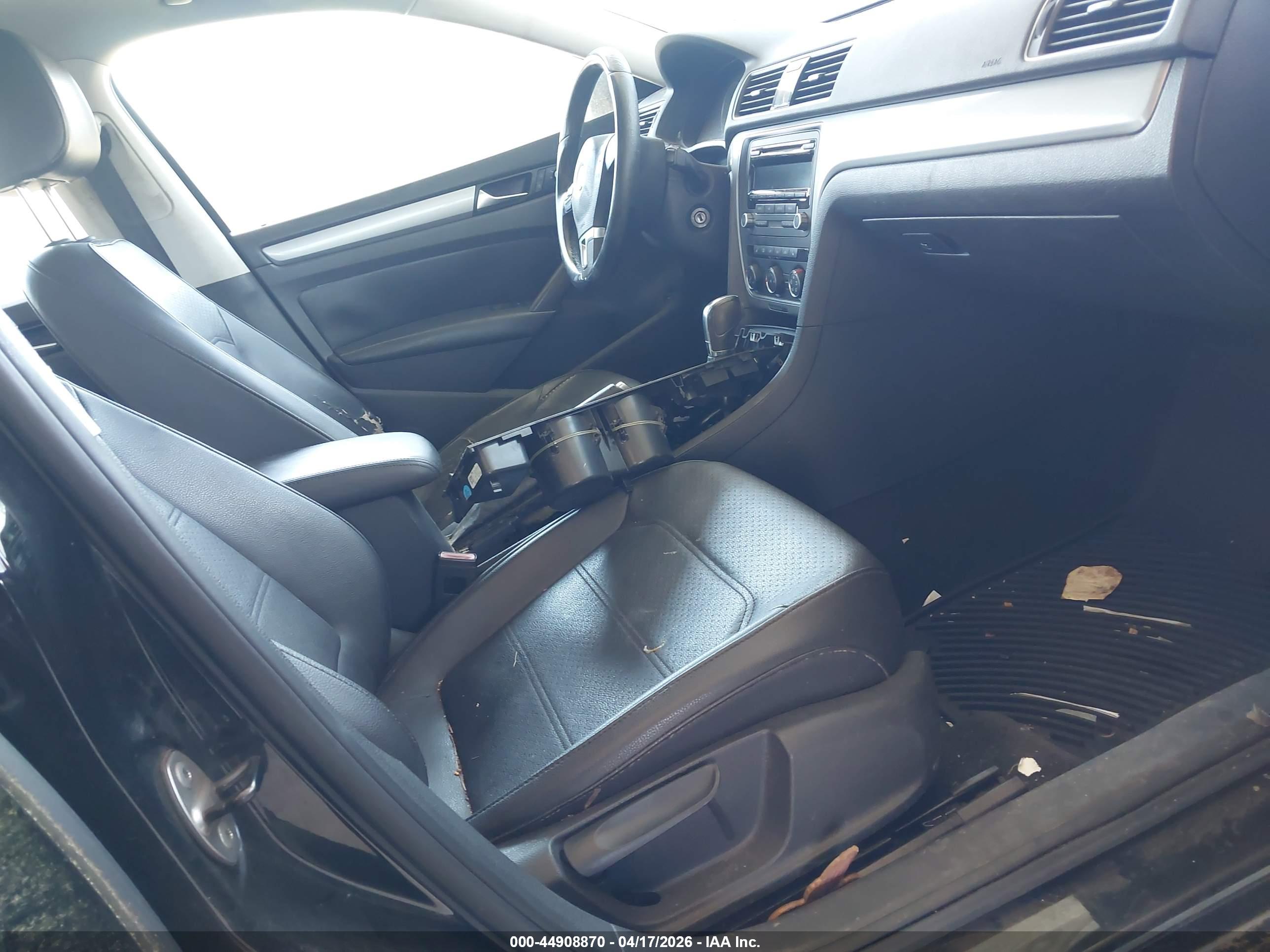 VOLKSWAGEN PASSAT image 5