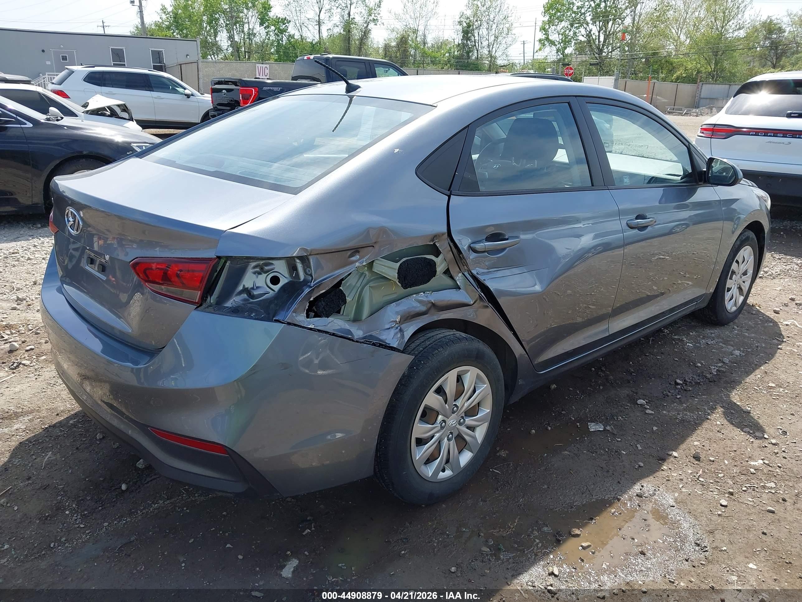 HYUNDAI ACCENT image 4