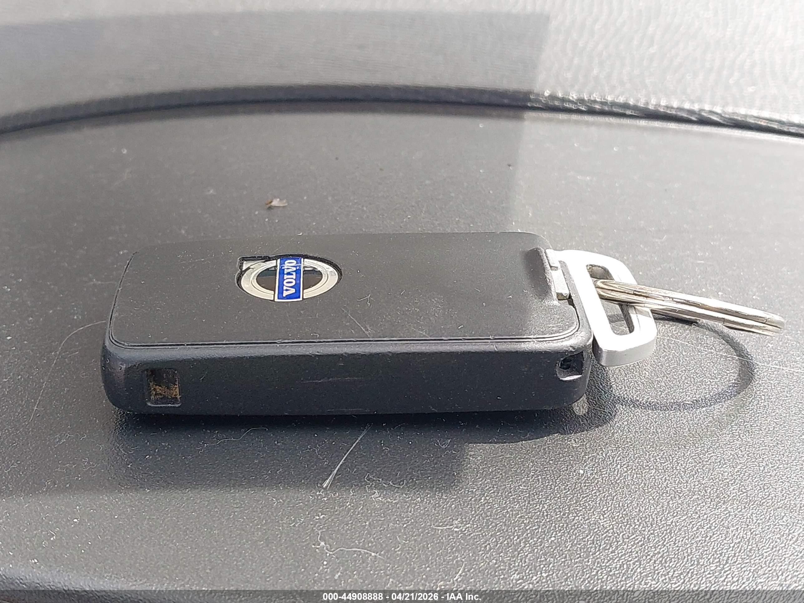 VOLVO XC60 image 11