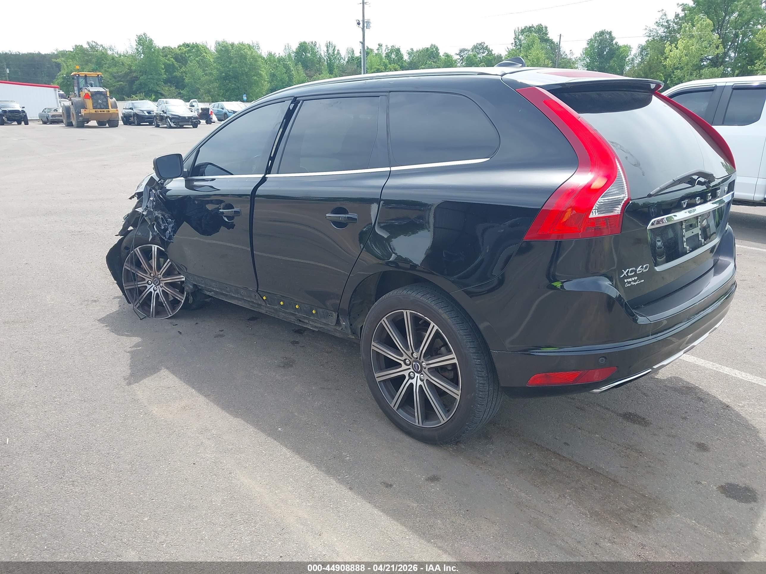 VOLVO XC60 image 3