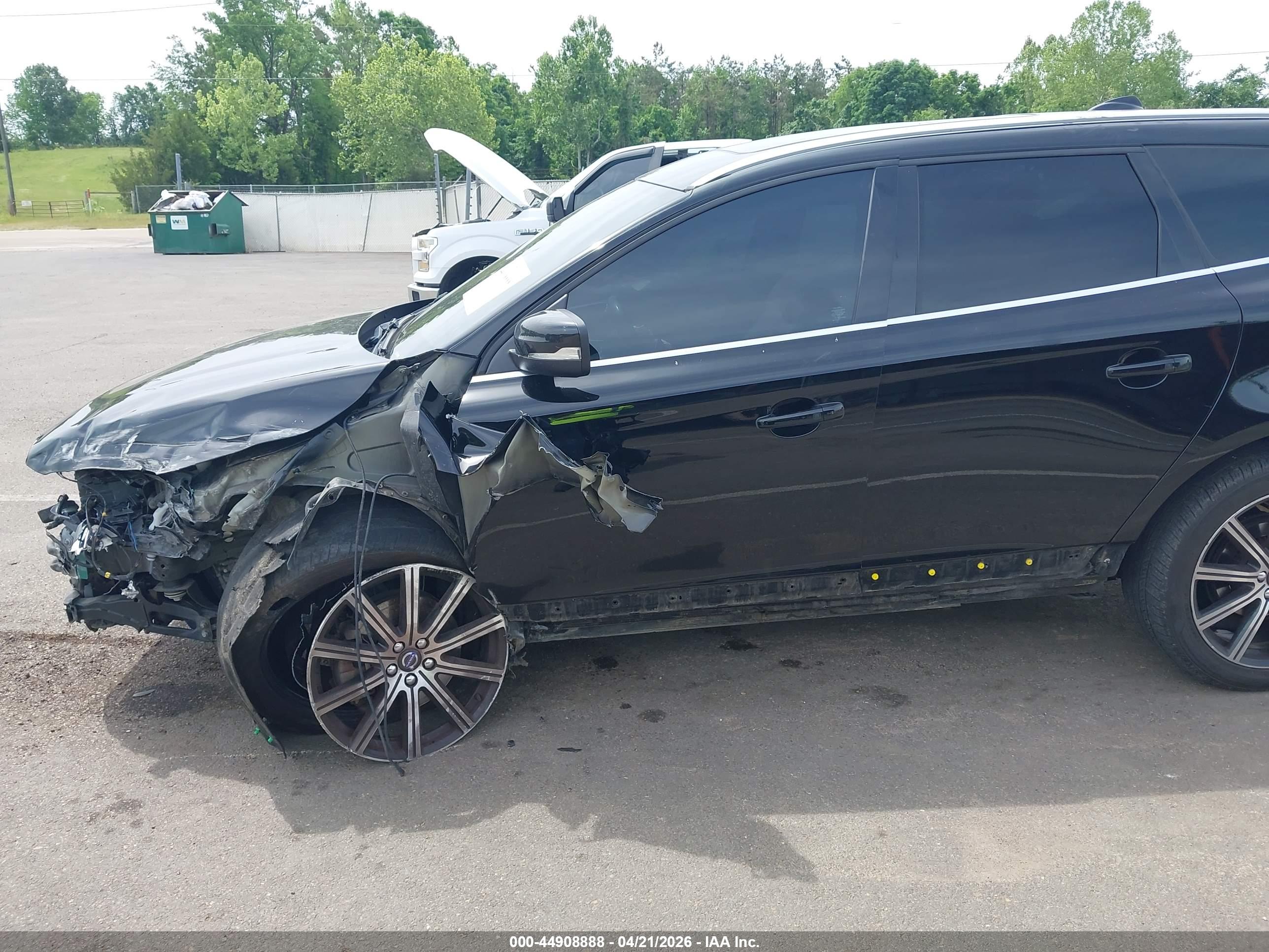 VOLVO XC60 image 6