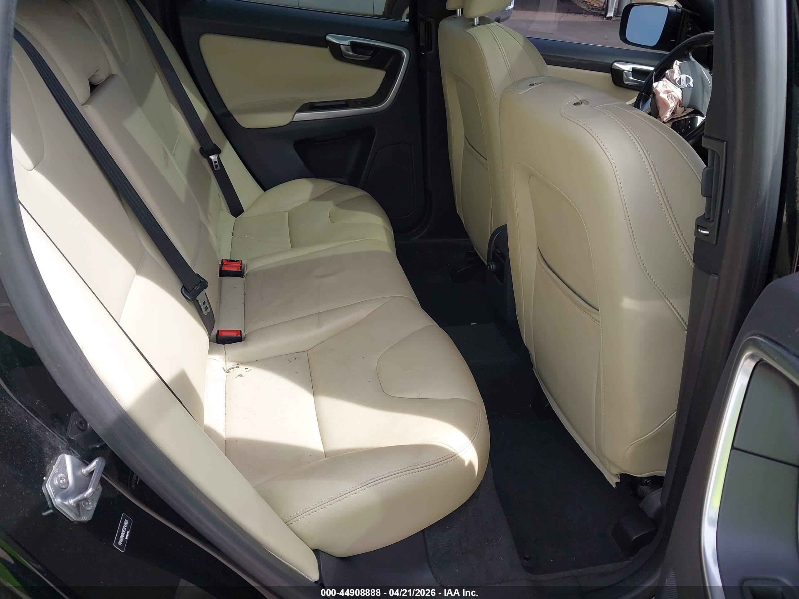 VOLVO XC60 image 8