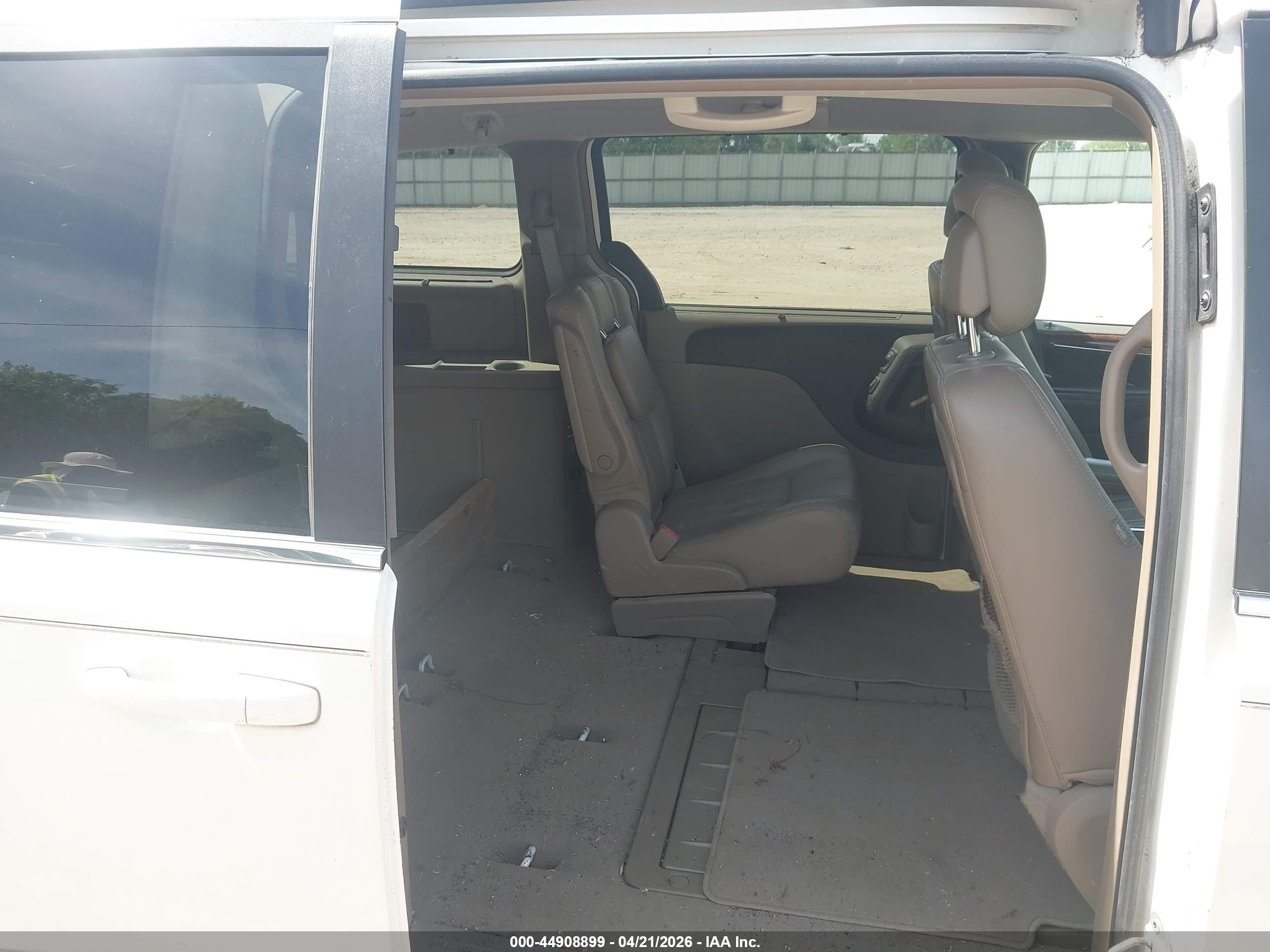 CHRYSLER TOWN image 8