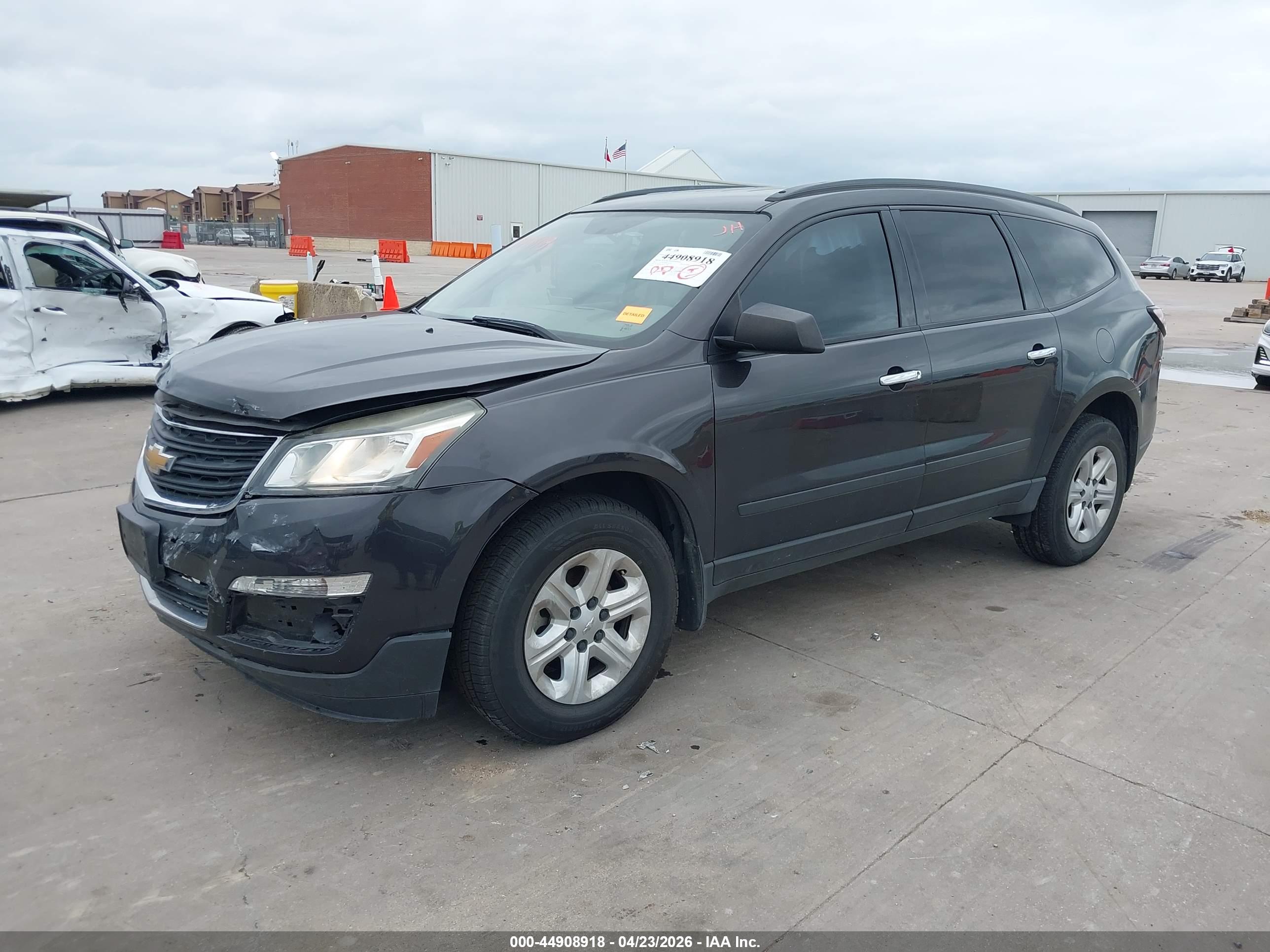 CHEVROLET TRAVERSE image 2